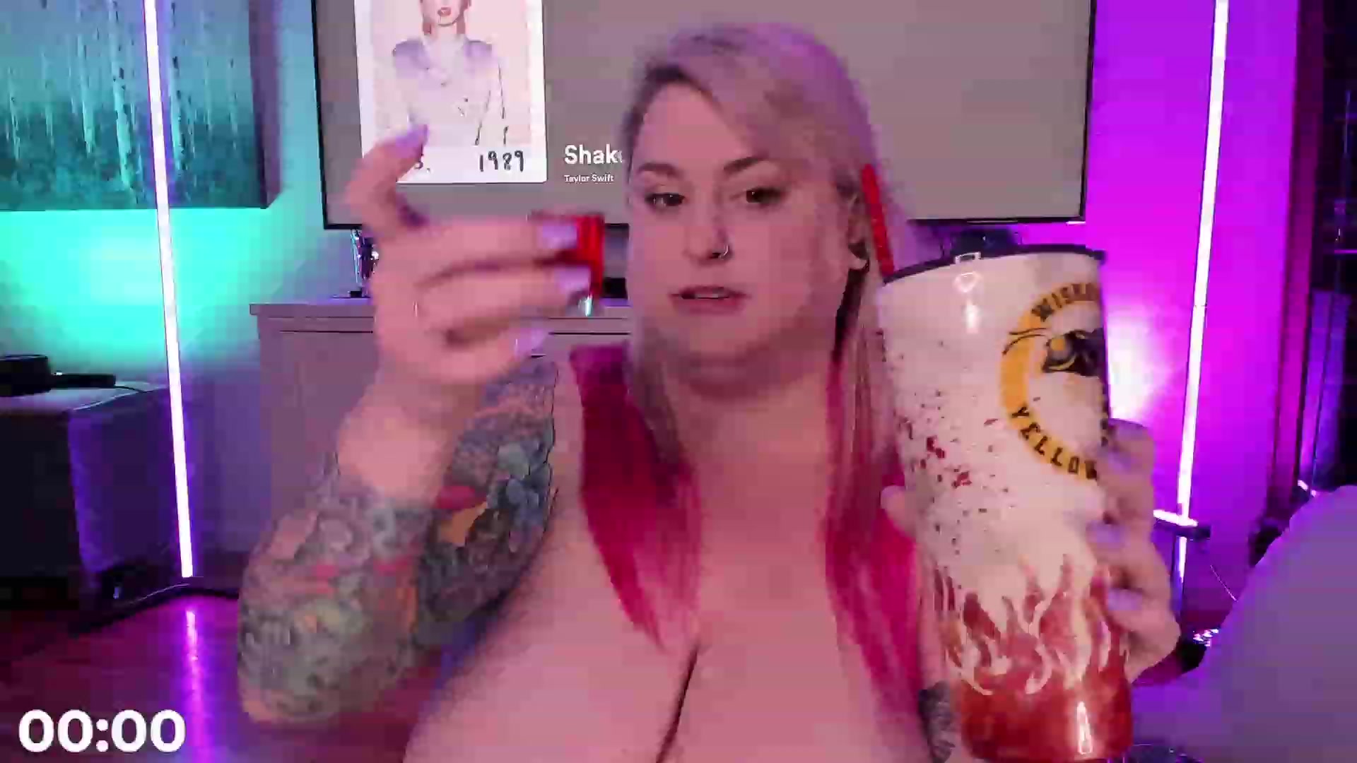 Gallery image thumbnail from mari_jae's myfreecams stream on, 07/02/2023, 08:45 image 8 of 20