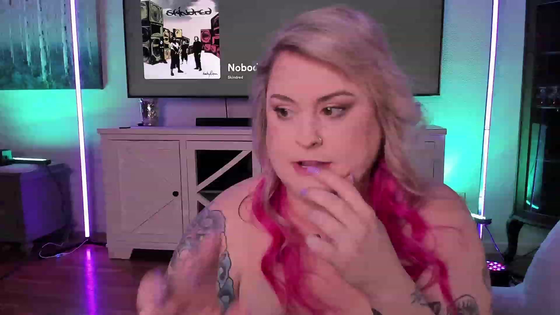 Gallery image thumbnail from mari_jae's myfreecams stream on, 07/04/2023, 09:20 image 1 of 20