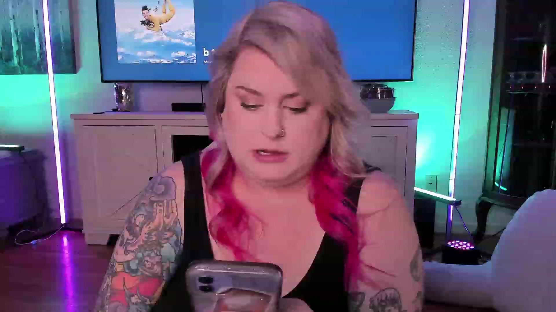 Gallery image thumbnail from mari_jae's myfreecams stream on, 07/04/2023, 09:20 image 10 of 20