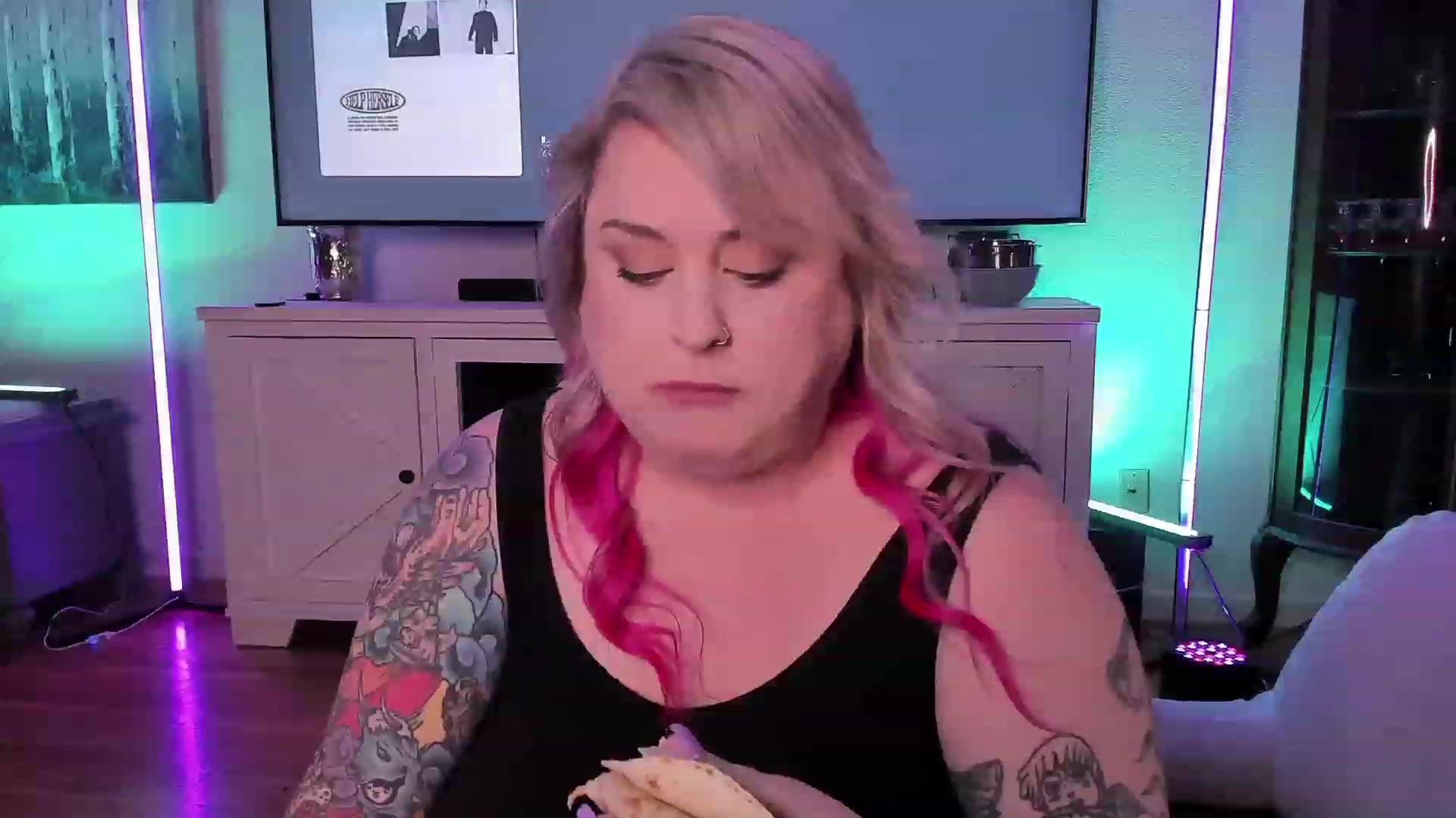 Gallery image thumbnail from mari_jae's myfreecams stream on, 07/04/2023, 09:20 image 16 of 20
