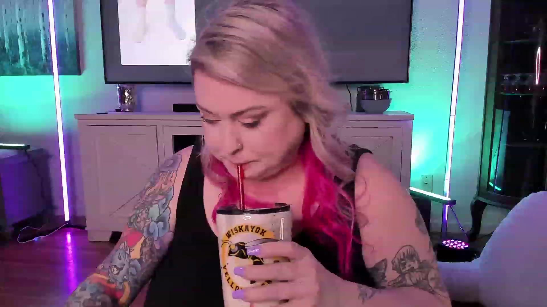 Gallery image thumbnail from mari_jae's myfreecams stream on, 07/04/2023, 09:20 image 19 of 20