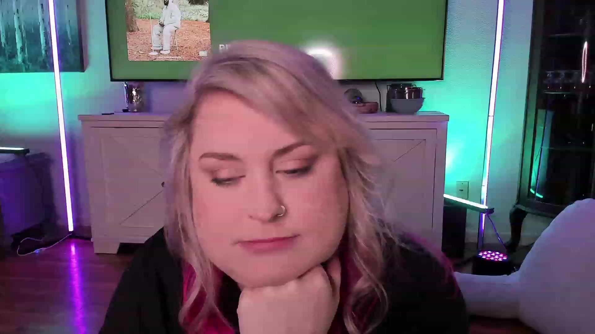 Gallery image thumbnail from mari_jae's myfreecams stream on, 07/04/2023, 10:38 image 18 of 20