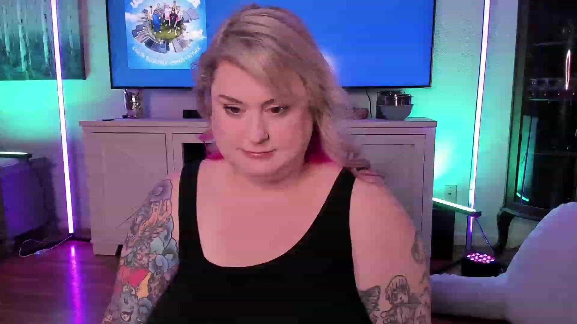 Gallery image thumbnail from mari_jae's myfreecams stream on, 07/04/2023, 10:38 image 2 of 20