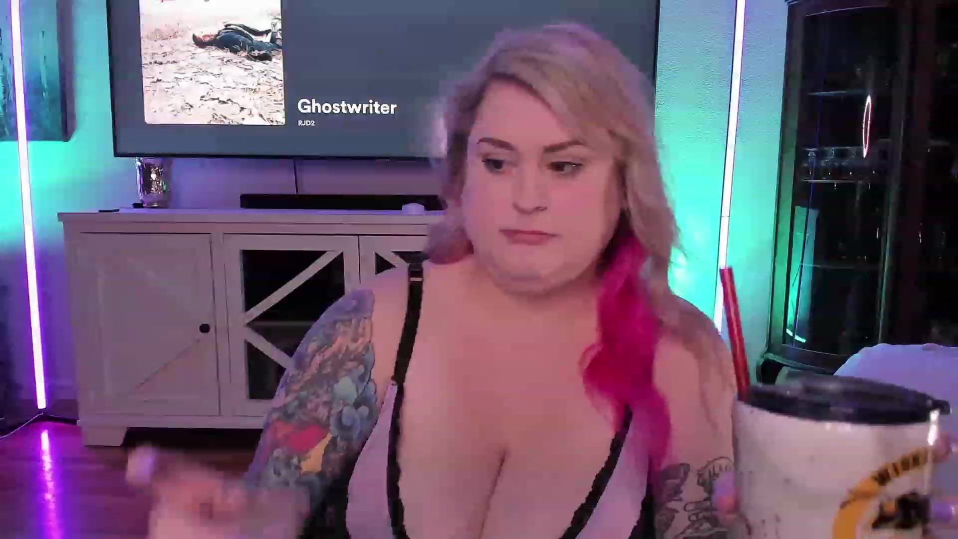 Gallery image thumbnail from mari_jae's myfreecams stream on, 07/05/2023, 09:37 image 2 of 20