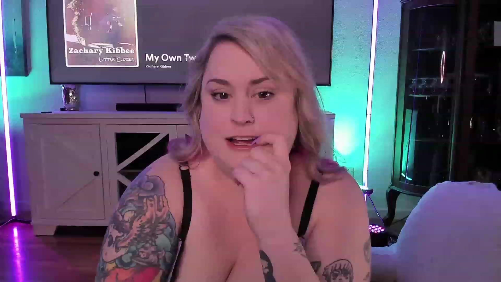 Gallery image thumbnail from mari_jae's myfreecams stream on, 07/05/2023, 09:37 image 7 of 20