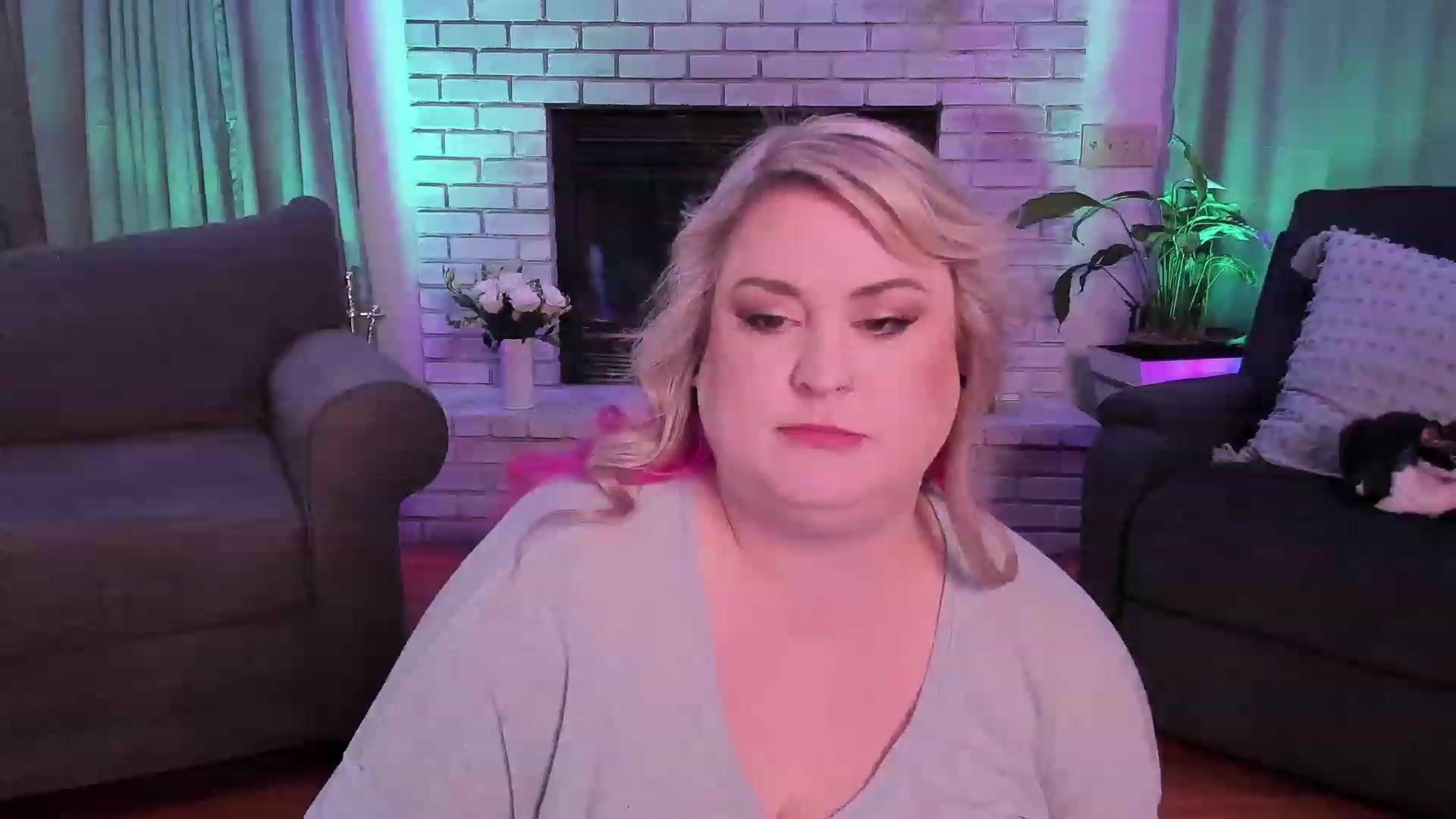 Gallery image thumbnail from mari_jae's myfreecams stream on, 07/08/2023, 08:10 image 19 of 20