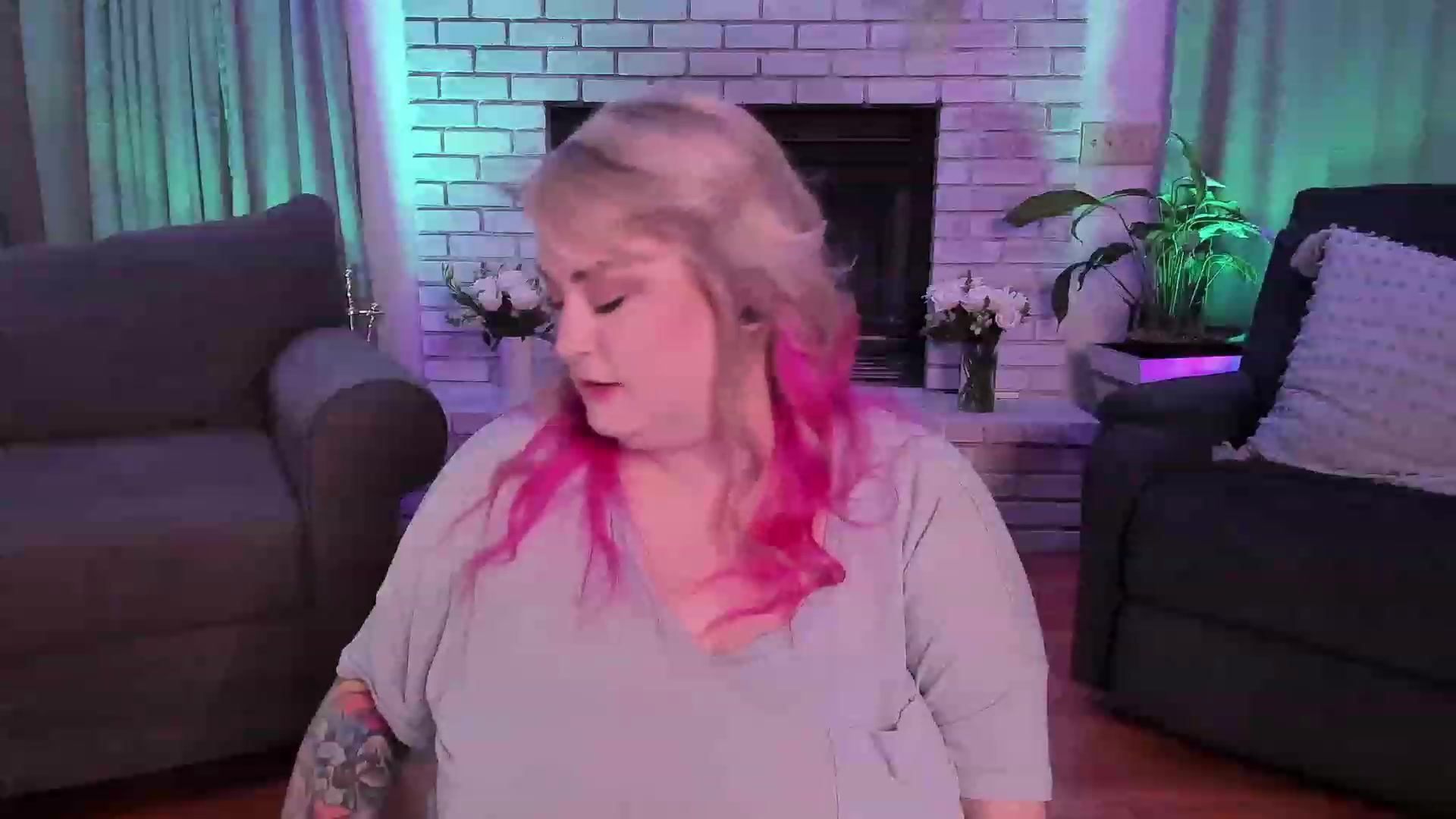 Gallery image thumbnail from mari_jae's myfreecams stream on, 07/08/2023, 08:10 image 8 of 20