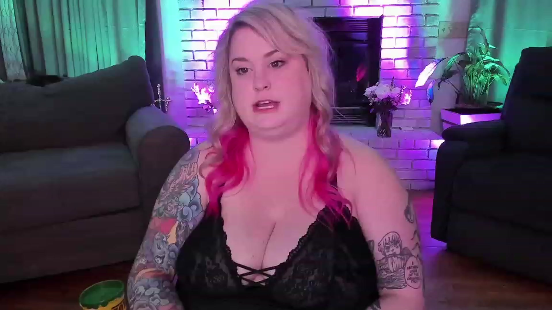 Gallery image thumbnail from mari_jae's myfreecams stream on, 07/09/2023, 08:47 image 13 of 20