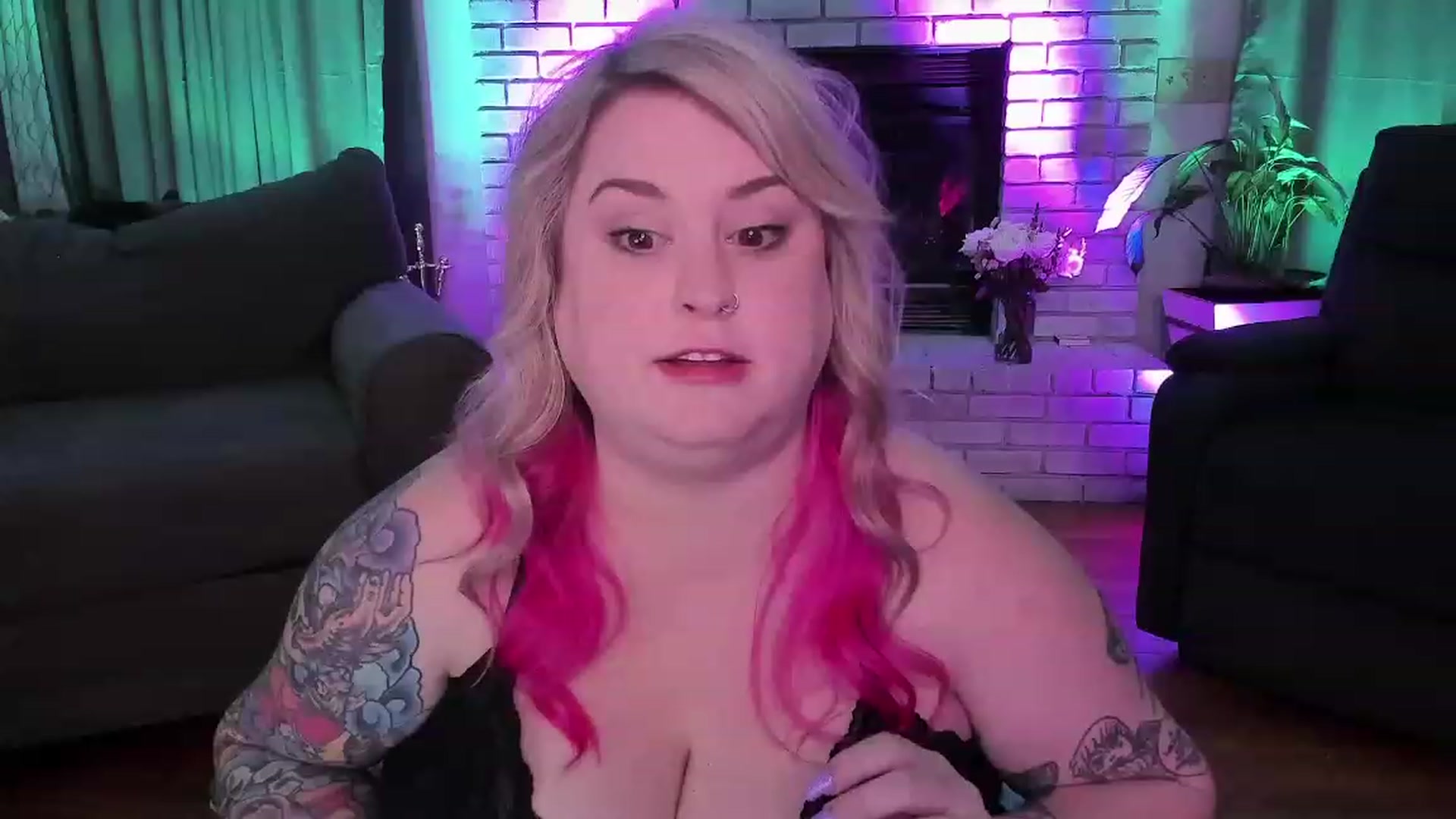 Gallery image thumbnail from mari_jae's myfreecams stream on, 07/09/2023, 08:47 image 14 of 20