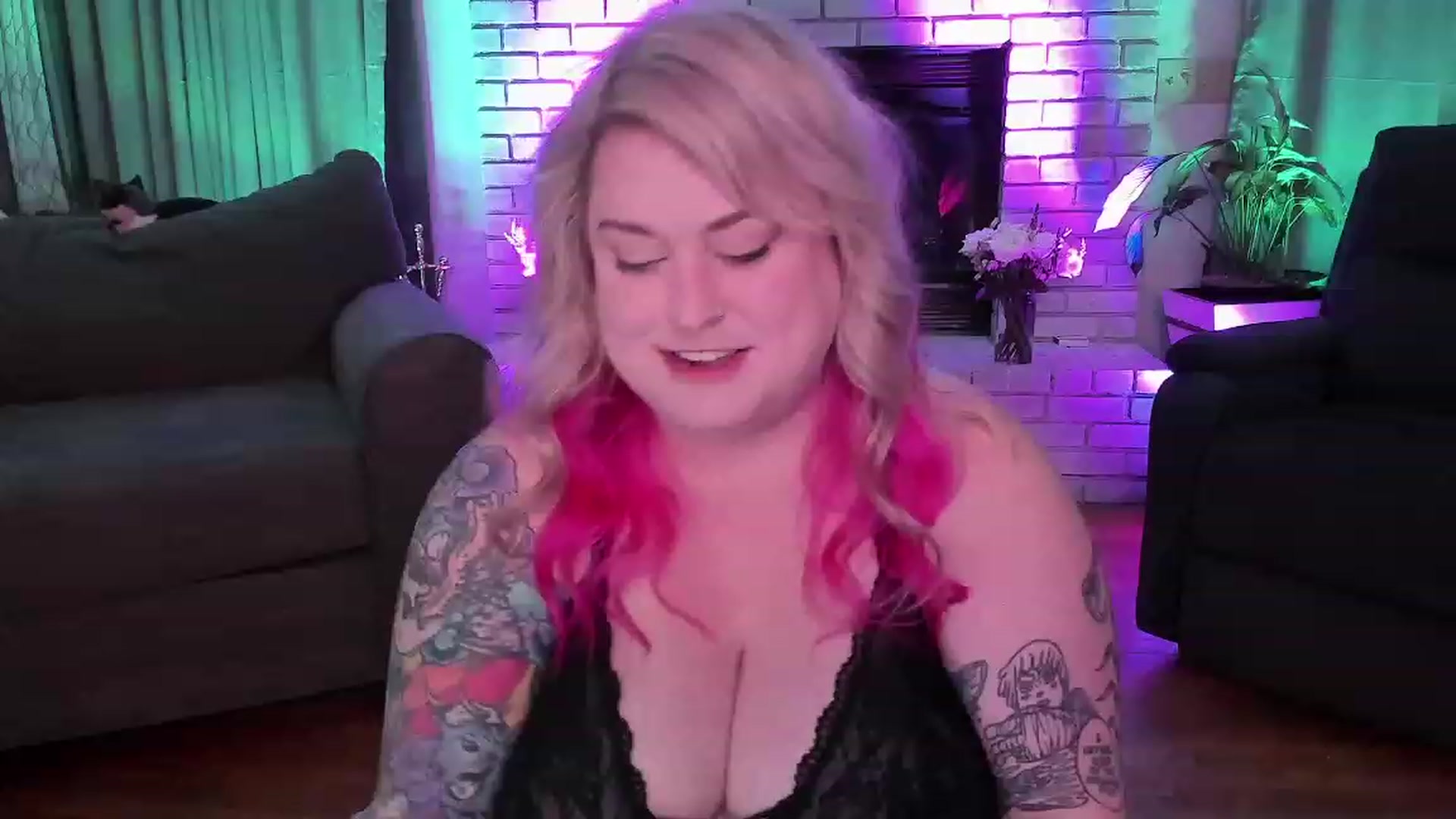 Gallery image thumbnail from mari_jae's myfreecams stream on, 07/09/2023, 08:47 image 9 of 20