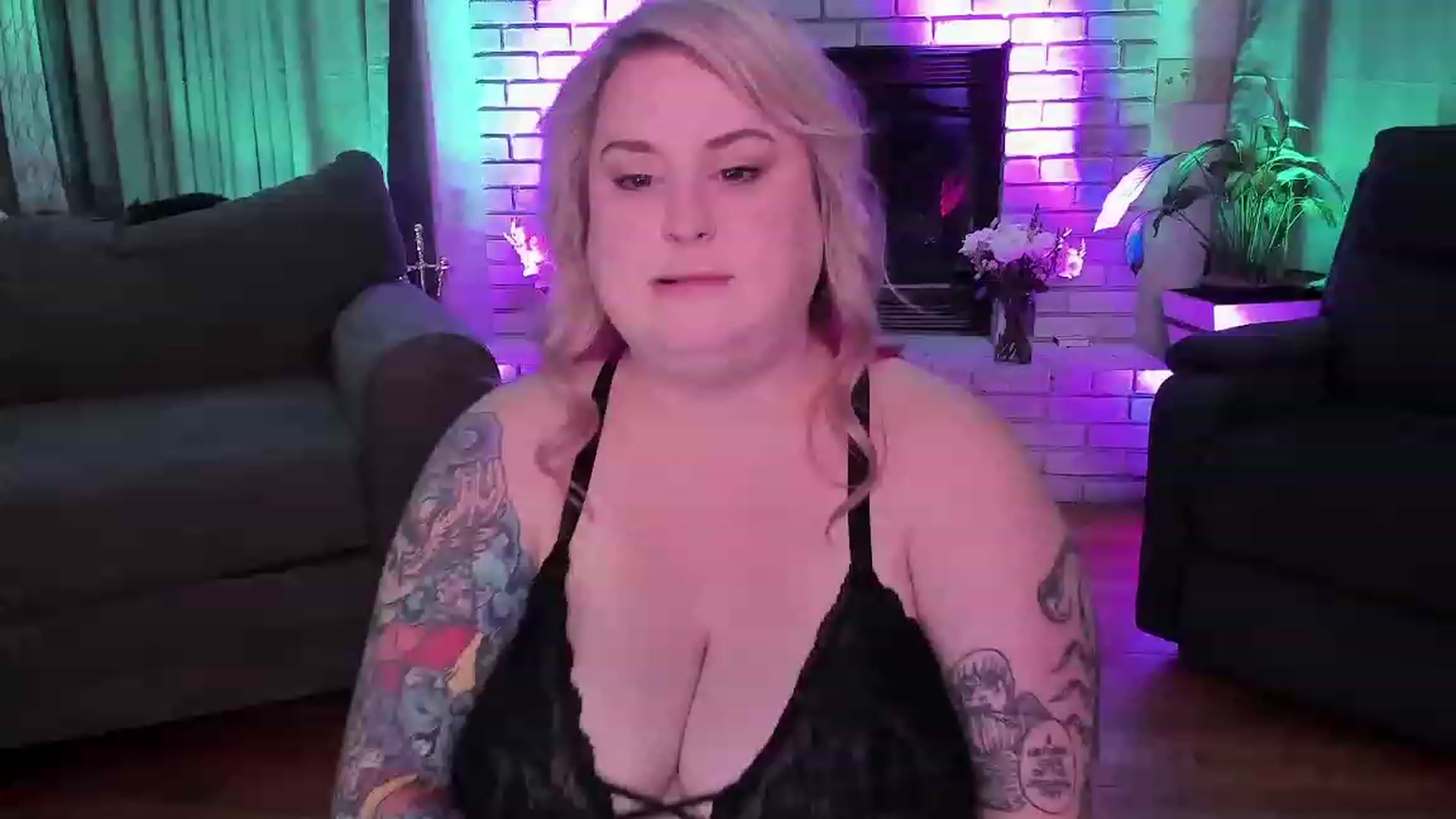 Gallery image thumbnail from mari_jae's myfreecams stream on, 07/09/2023, 08:47 image 5 of 20