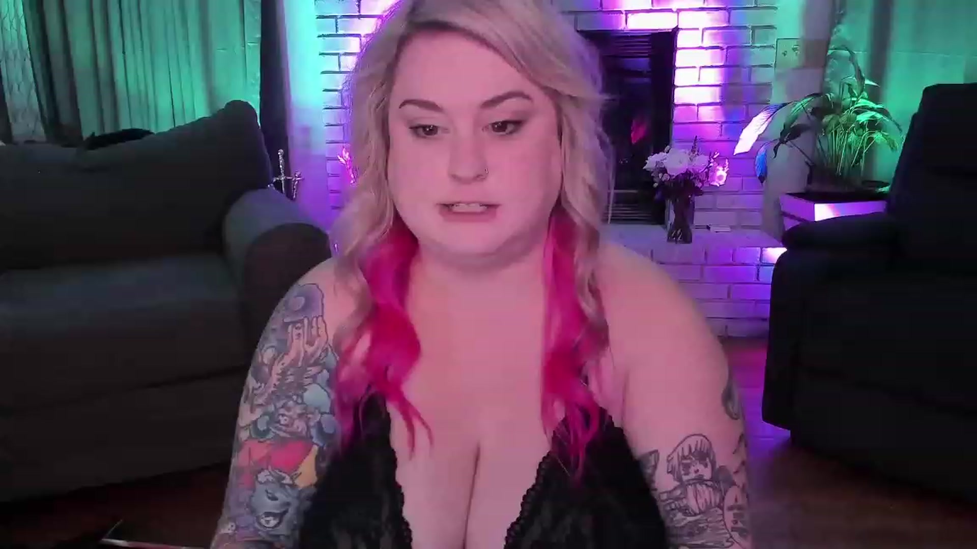 Gallery image thumbnail from mari_jae's myfreecams stream on, 07/09/2023, 08:47 image 4 of 20
