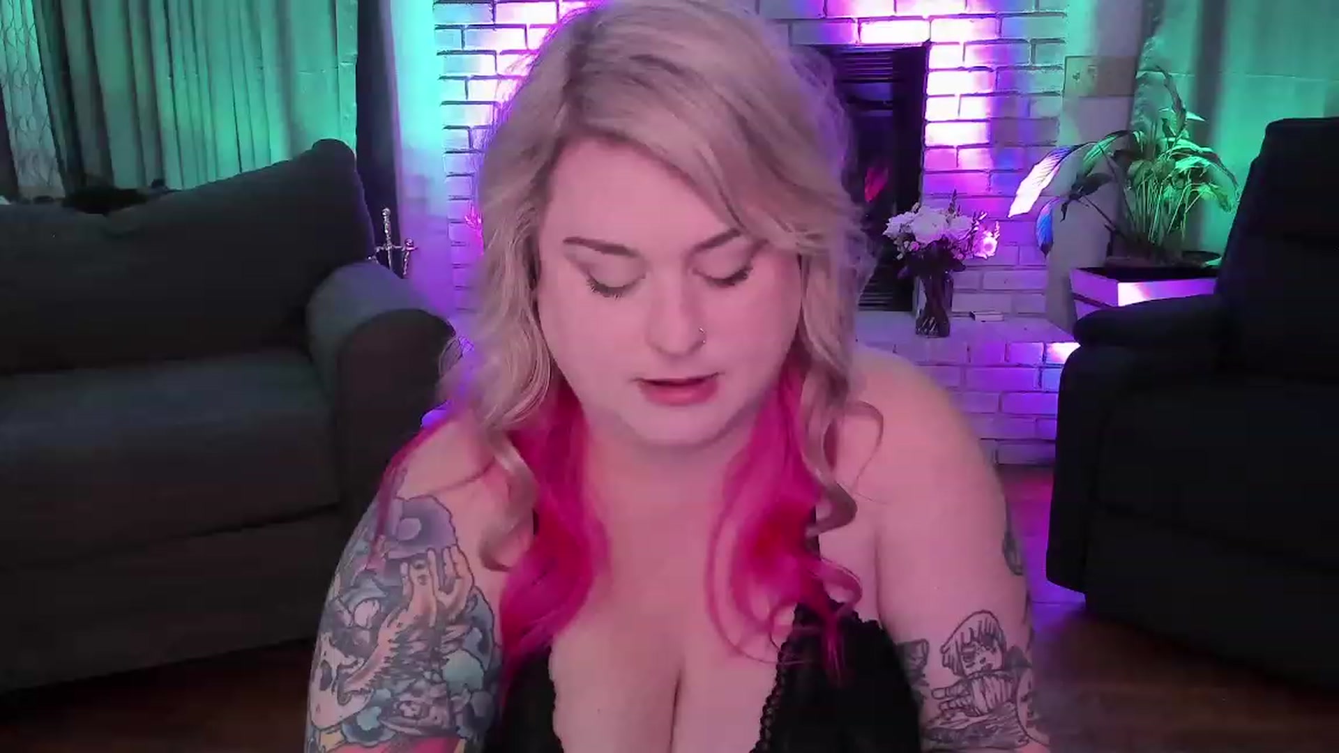 Gallery image thumbnail from mari_jae's myfreecams stream on, 07/09/2023, 08:47 image 15 of 20
