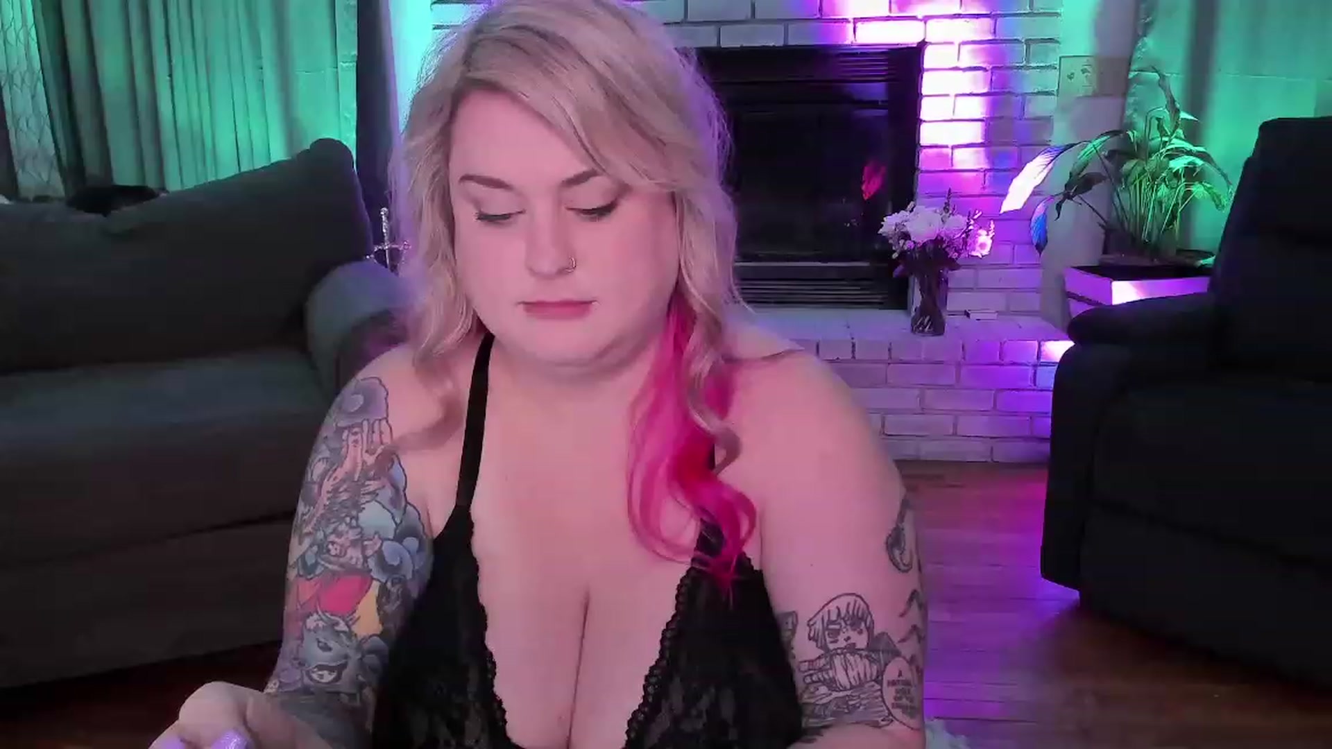 Gallery image thumbnail from mari_jae's myfreecams stream on, 07/09/2023, 08:47 image 19 of 20