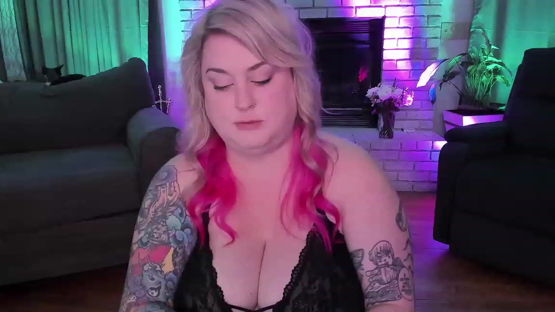 Gallery image thumbnail from mari_jae's myfreecams stream on, 07/09/2023, 08:47 image 8 of 20