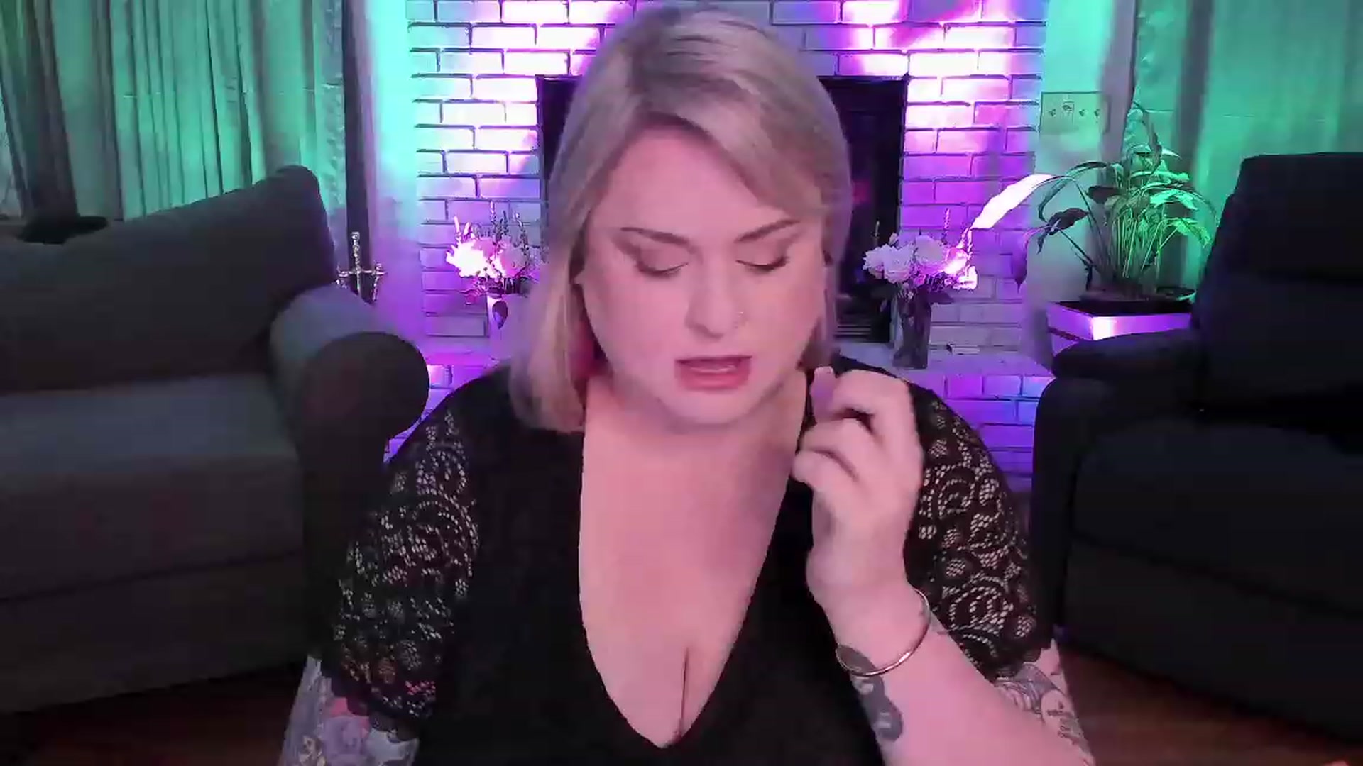 Gallery image thumbnail from mari_jae's myfreecams stream on, 07/11/2023, 06:55 image 16 of 20