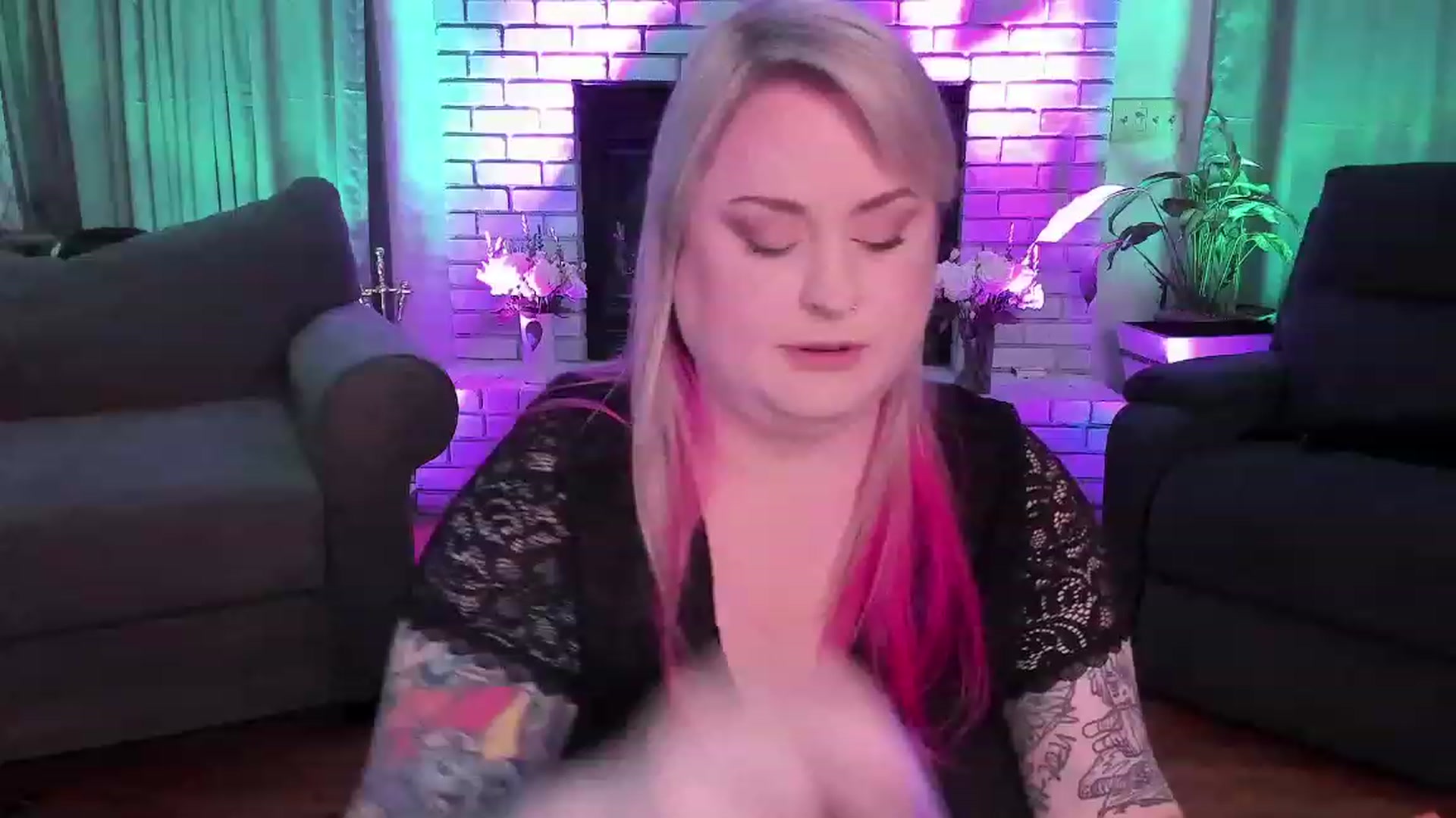 Gallery image thumbnail from mari_jae's myfreecams stream on, 07/11/2023, 06:55 image 9 of 20