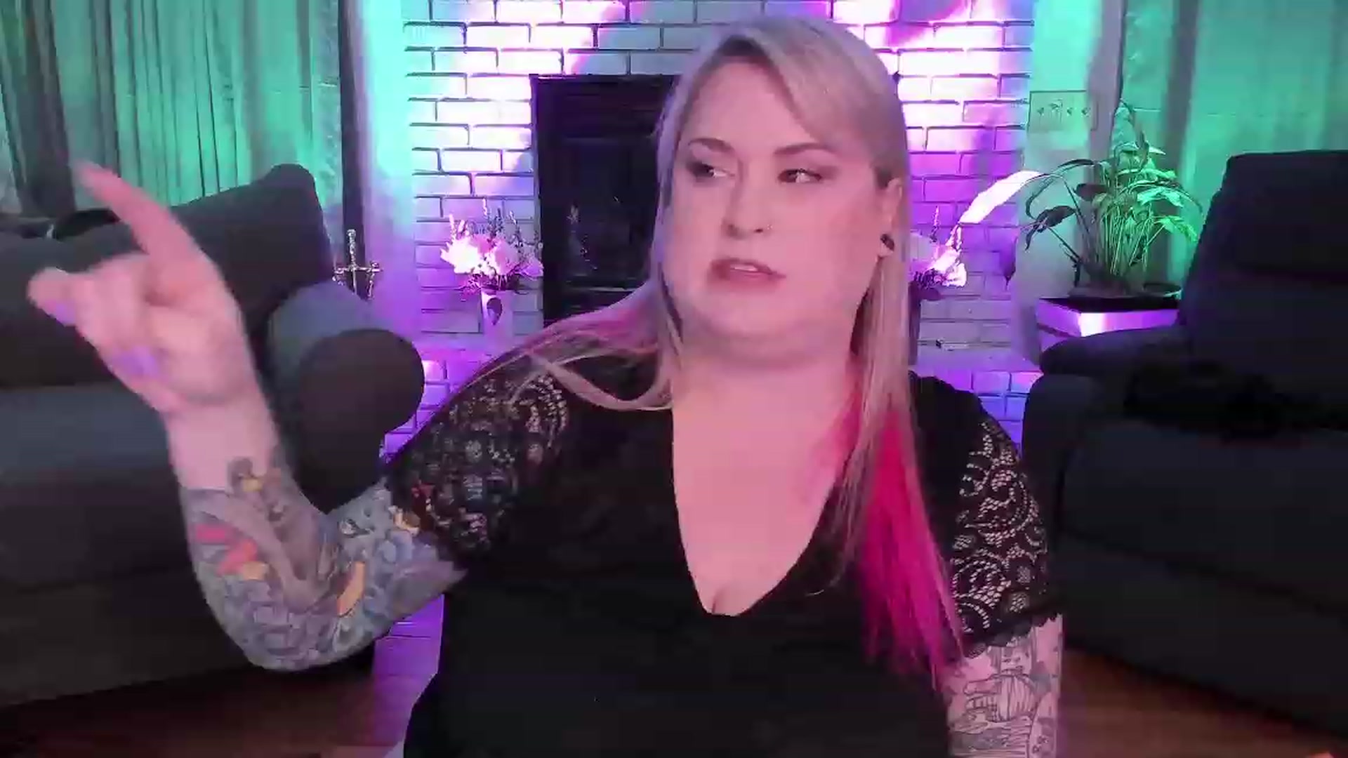 Gallery image thumbnail from mari_jae's myfreecams stream on, 07/11/2023, 06:55 image 6 of 20