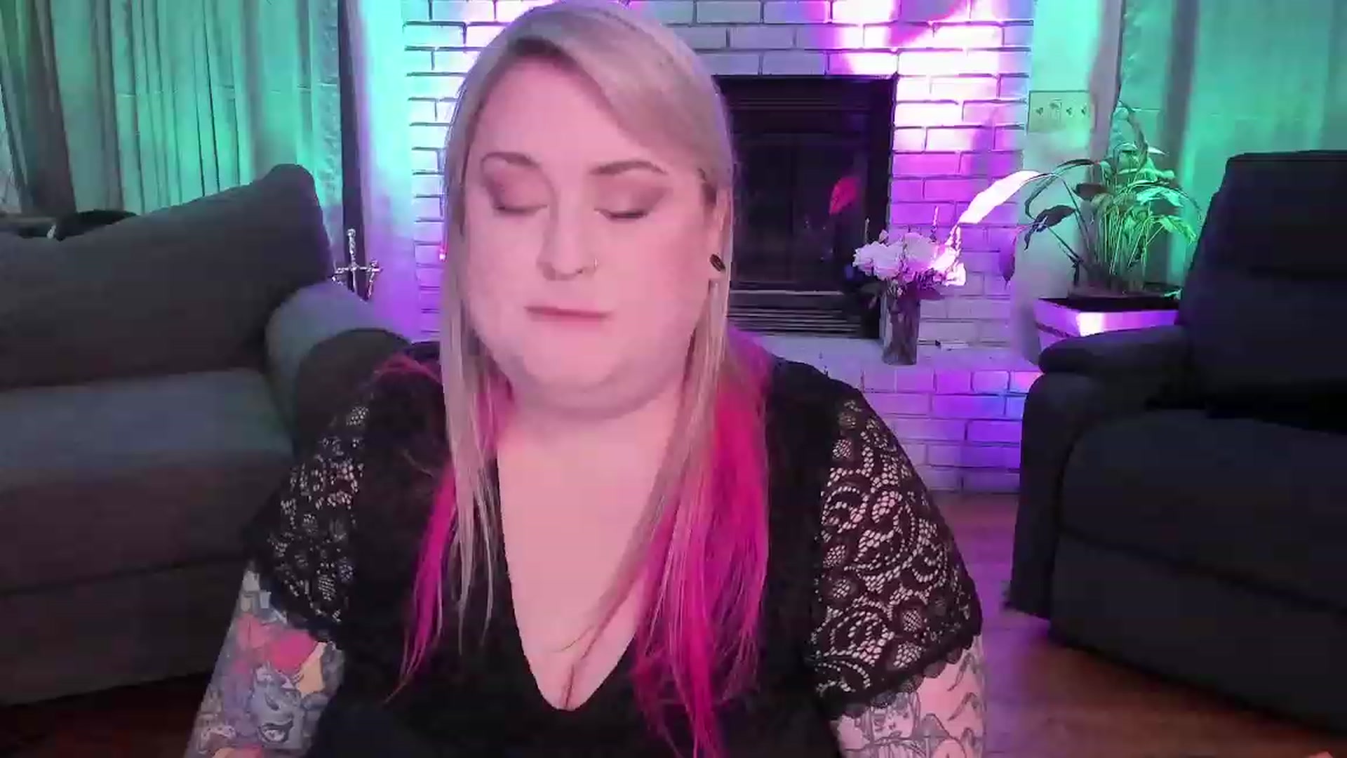 Gallery image thumbnail from mari_jae's myfreecams stream on, 07/11/2023, 06:55 image 8 of 20