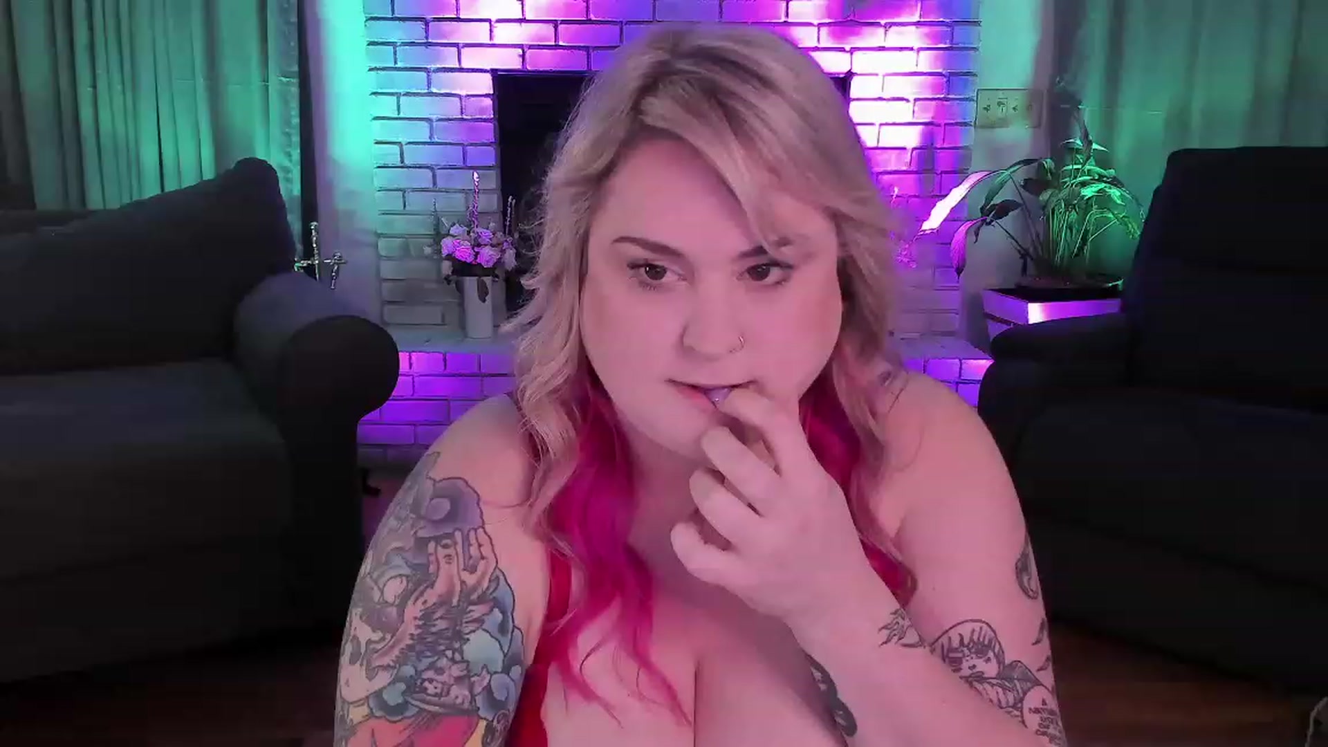 Gallery image thumbnail from mari_jae's myfreecams stream on, 07/14/2023, 07:02 image 10 of 20