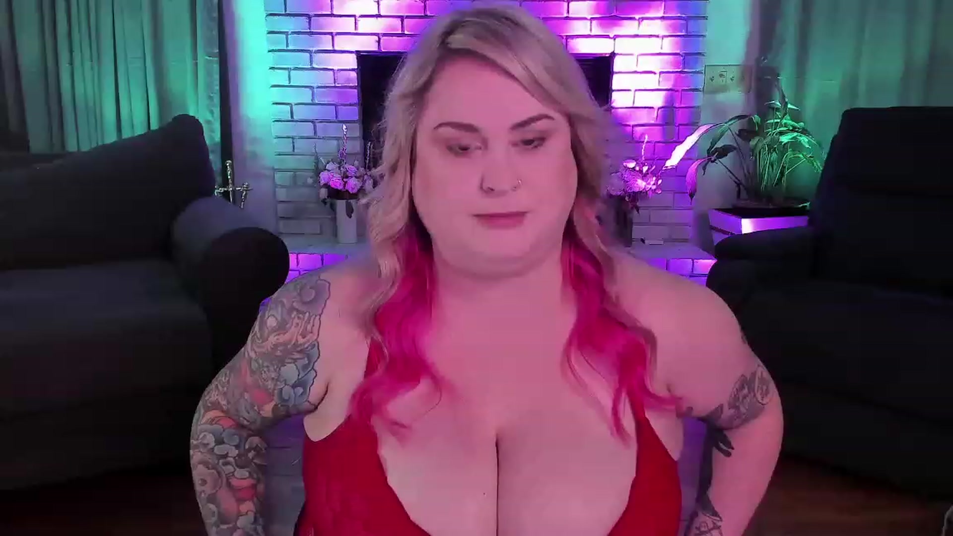 Gallery image thumbnail from mari_jae's myfreecams stream on, 07/14/2023, 07:02 image 8 of 20
