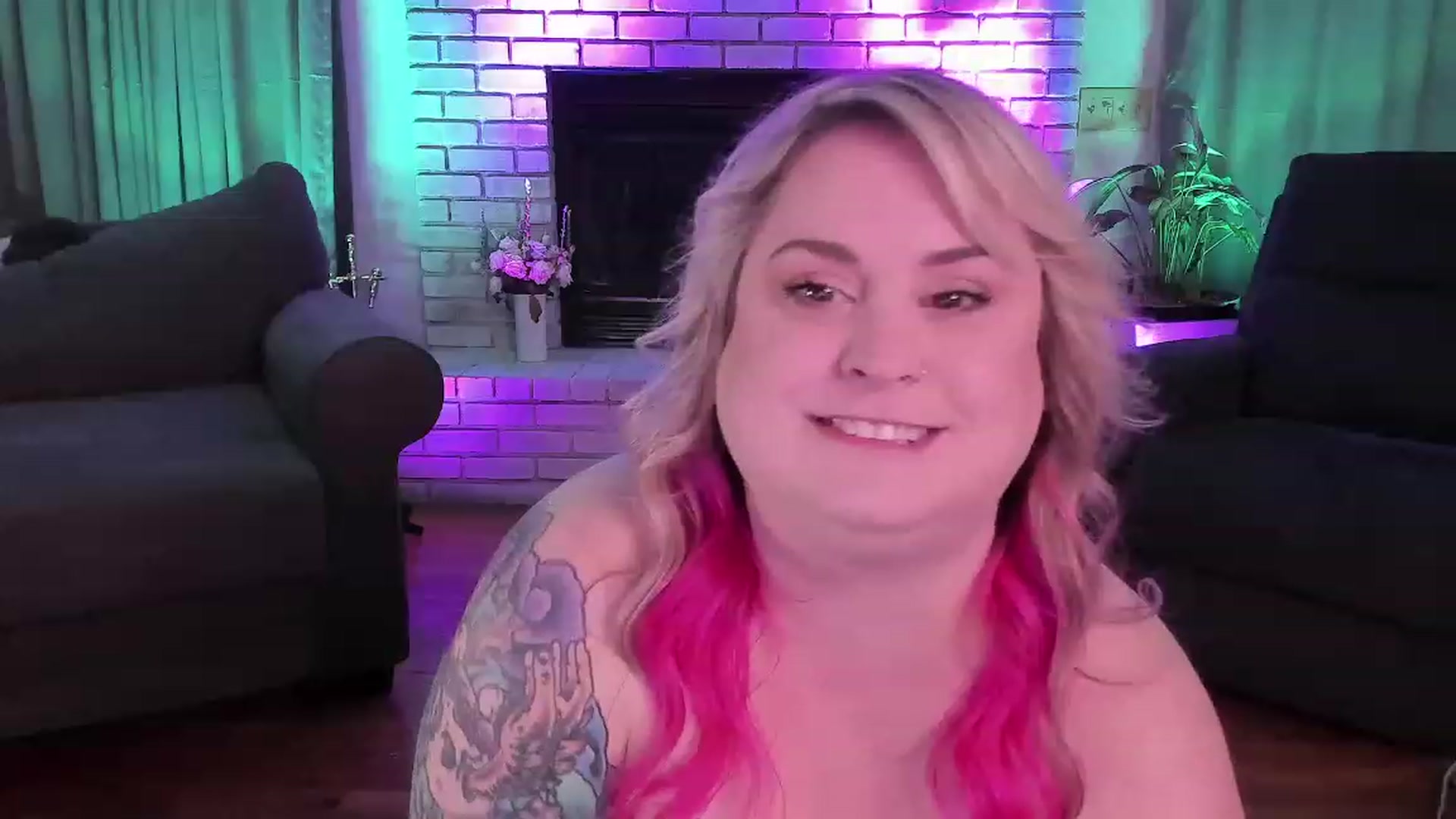 Gallery image thumbnail from mari_jae's myfreecams stream on, 07/14/2023, 08:07 image 6 of 20