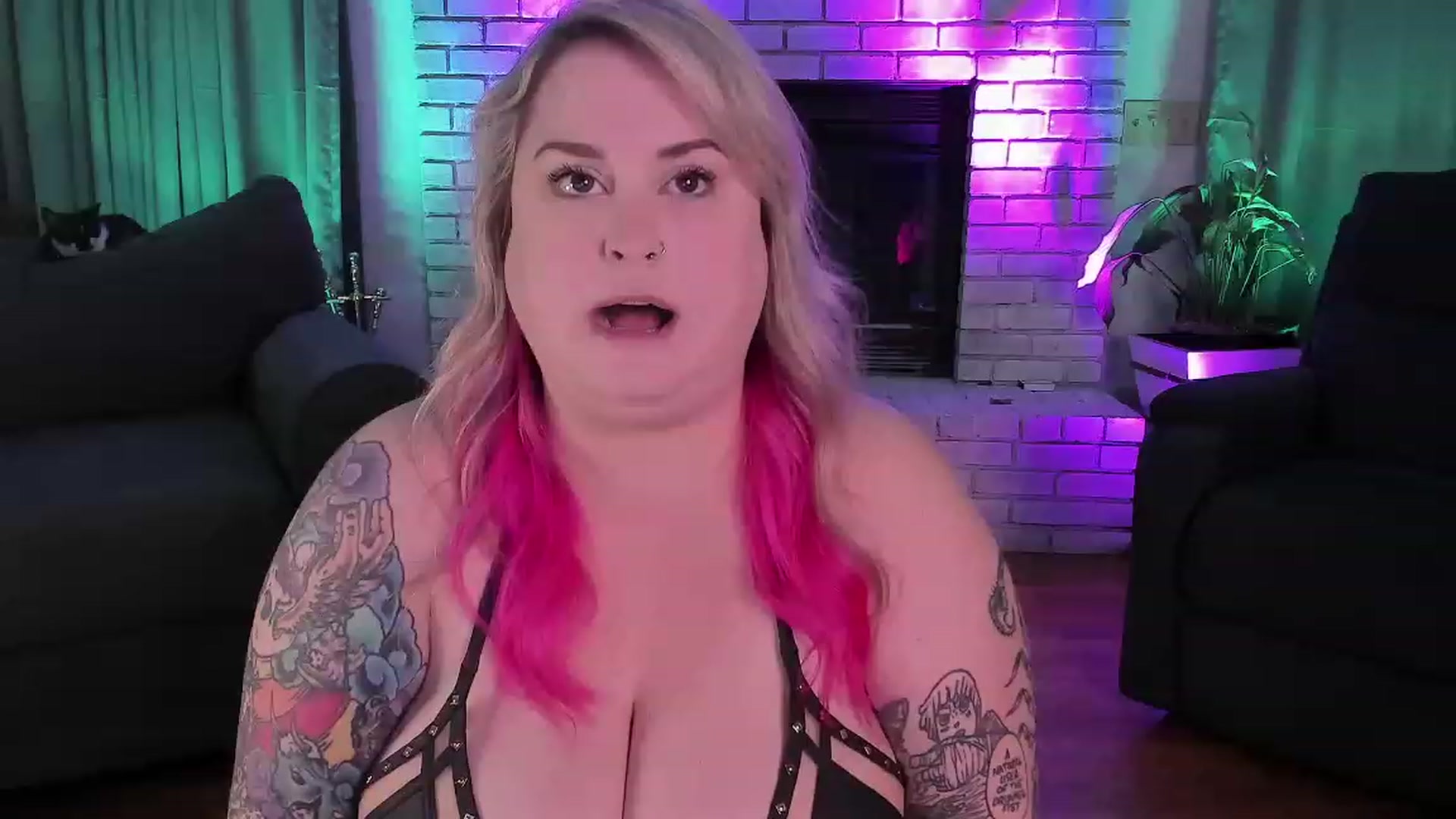 Gallery image thumbnail from mari_jae's myfreecams stream on, 07/16/2023, 08:19 image 14 of 20
