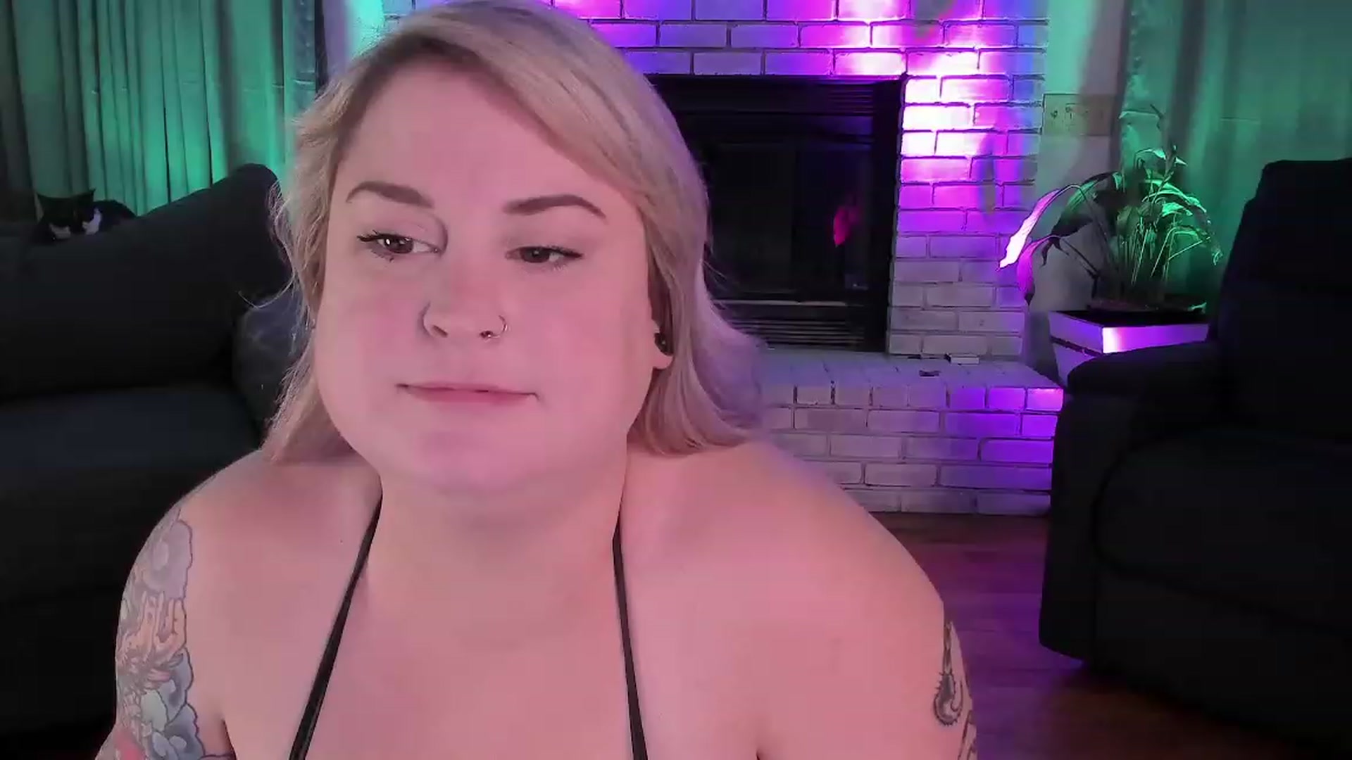 Gallery image thumbnail from mari_jae's myfreecams stream on, 07/16/2023, 08:19 image 17 of 20
