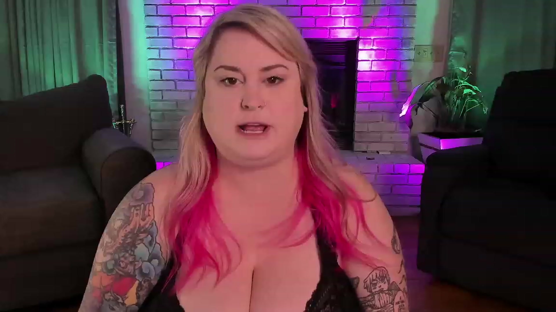 Gallery image thumbnail from mari_jae's myfreecams stream on, 07/17/2023, 06:38 image 14 of 20