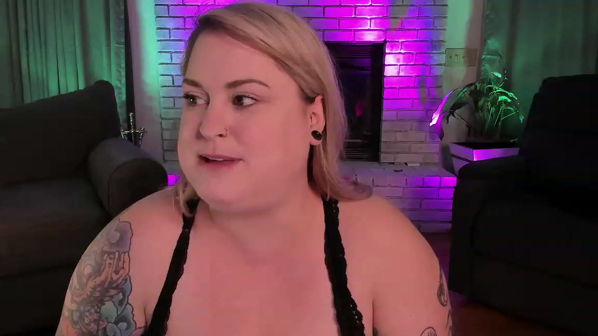 Gallery image thumbnail from mari_jae's myfreecams stream on, 07/17/2023, 06:38 image 20 of 20