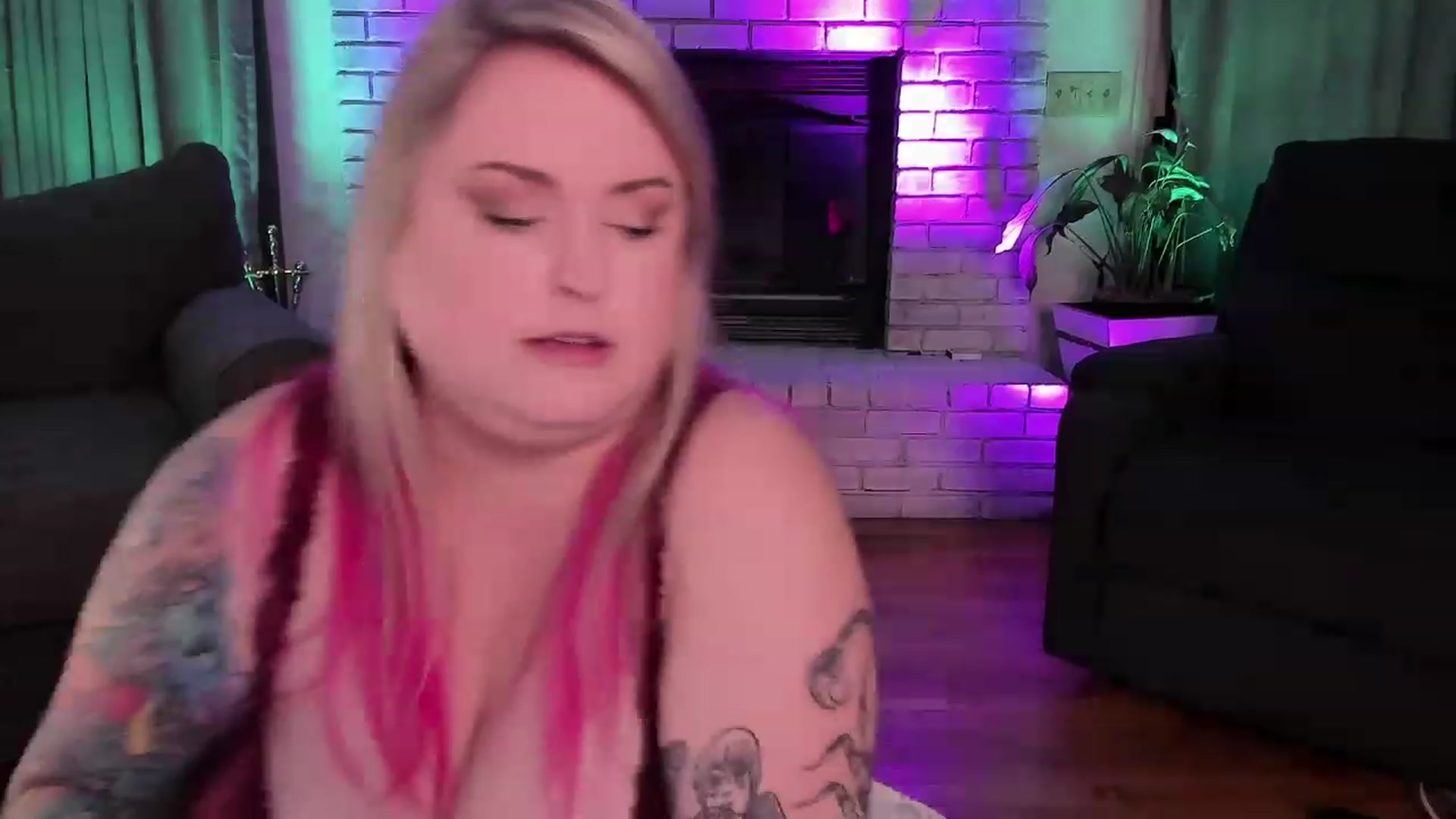 Gallery image thumbnail from mari_jae's myfreecams stream on, 07/18/2023, 09:32 image 14 of 20
