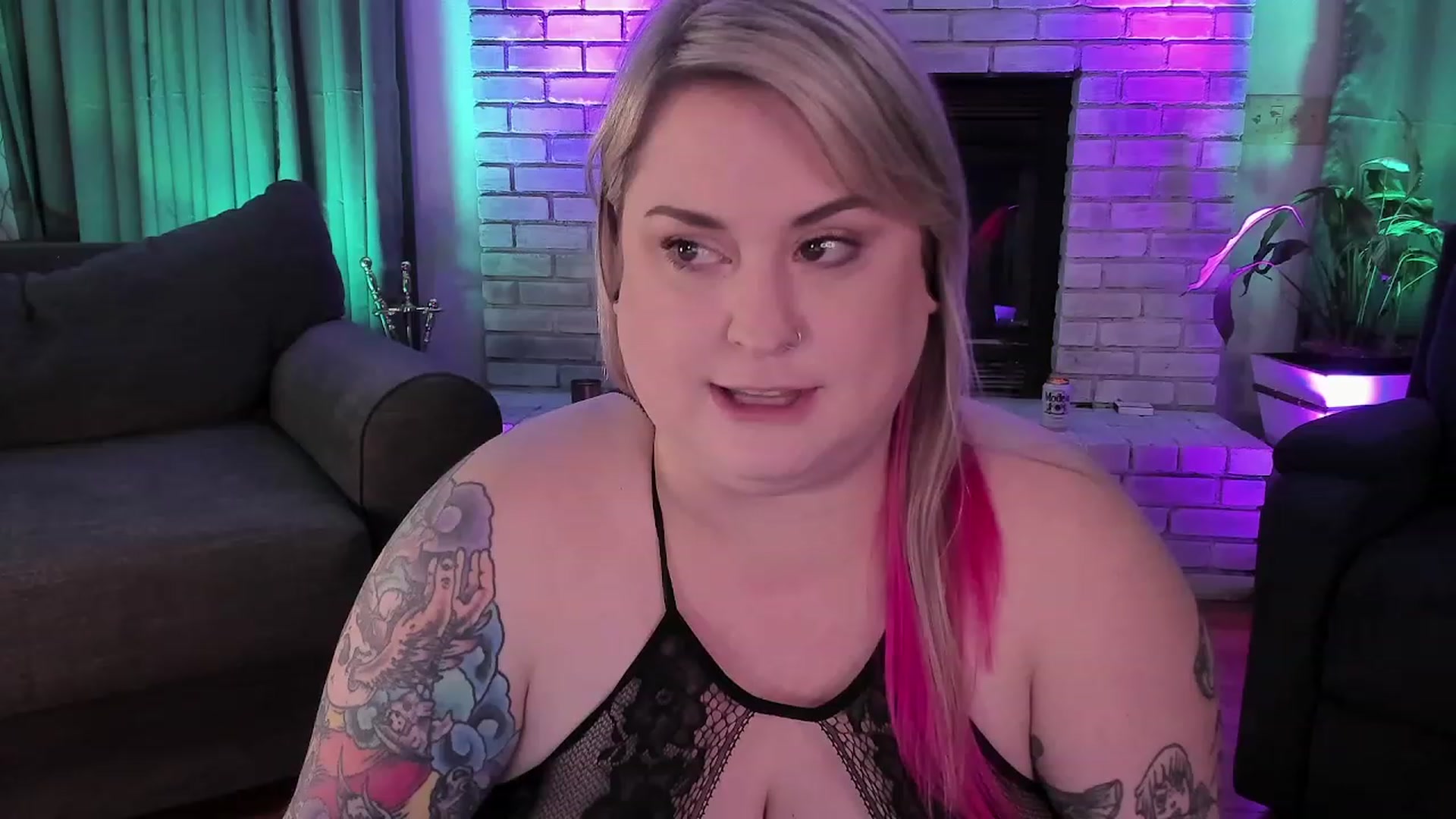Gallery image thumbnail from mari_jae's myfreecams stream on, 07/25/2023, 07:13 image 9 of 20