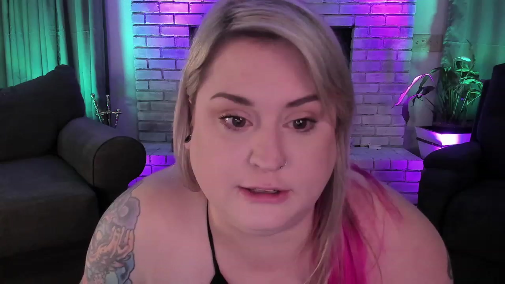 Gallery image thumbnail from mari_jae's myfreecams stream on, 07/25/2023, 08:04 image 14 of 20
