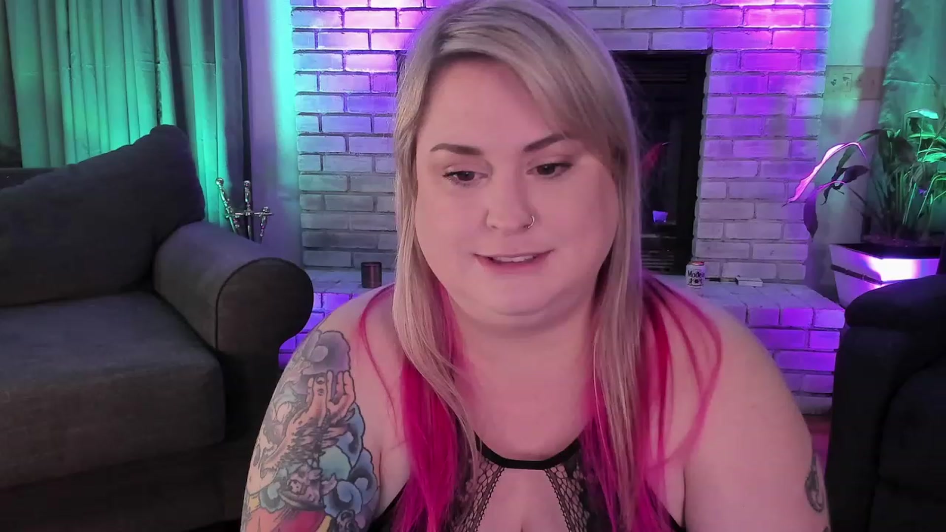 Gallery image thumbnail from mari_jae's myfreecams stream on, 07/25/2023, 08:04 image 3 of 20