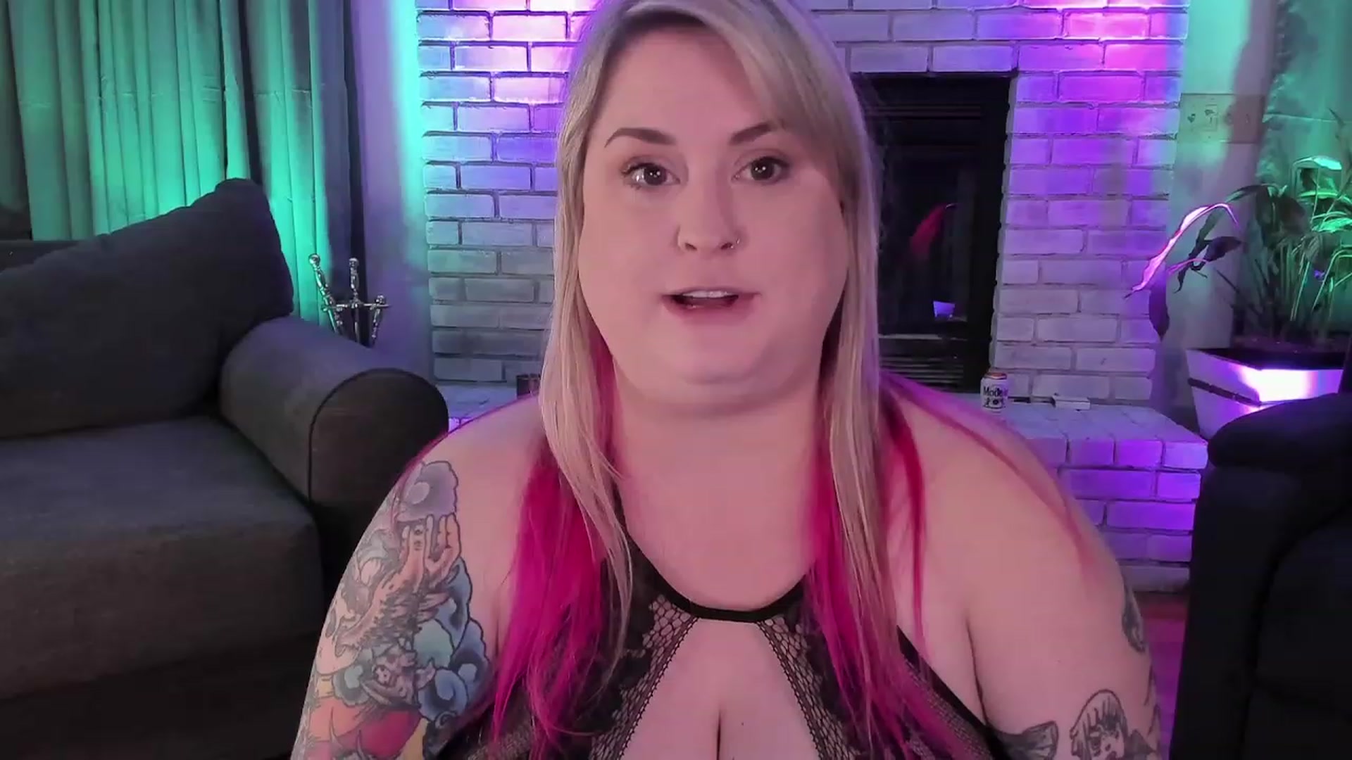 Gallery image thumbnail from mari_jae's myfreecams stream on, 07/25/2023, 08:04 image 5 of 20