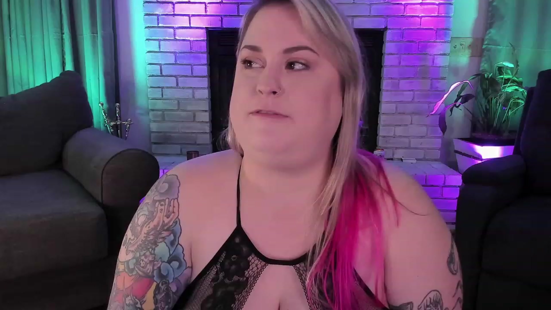 Gallery image thumbnail from mari_jae's myfreecams stream on, 07/25/2023, 08:04 image 13 of 20