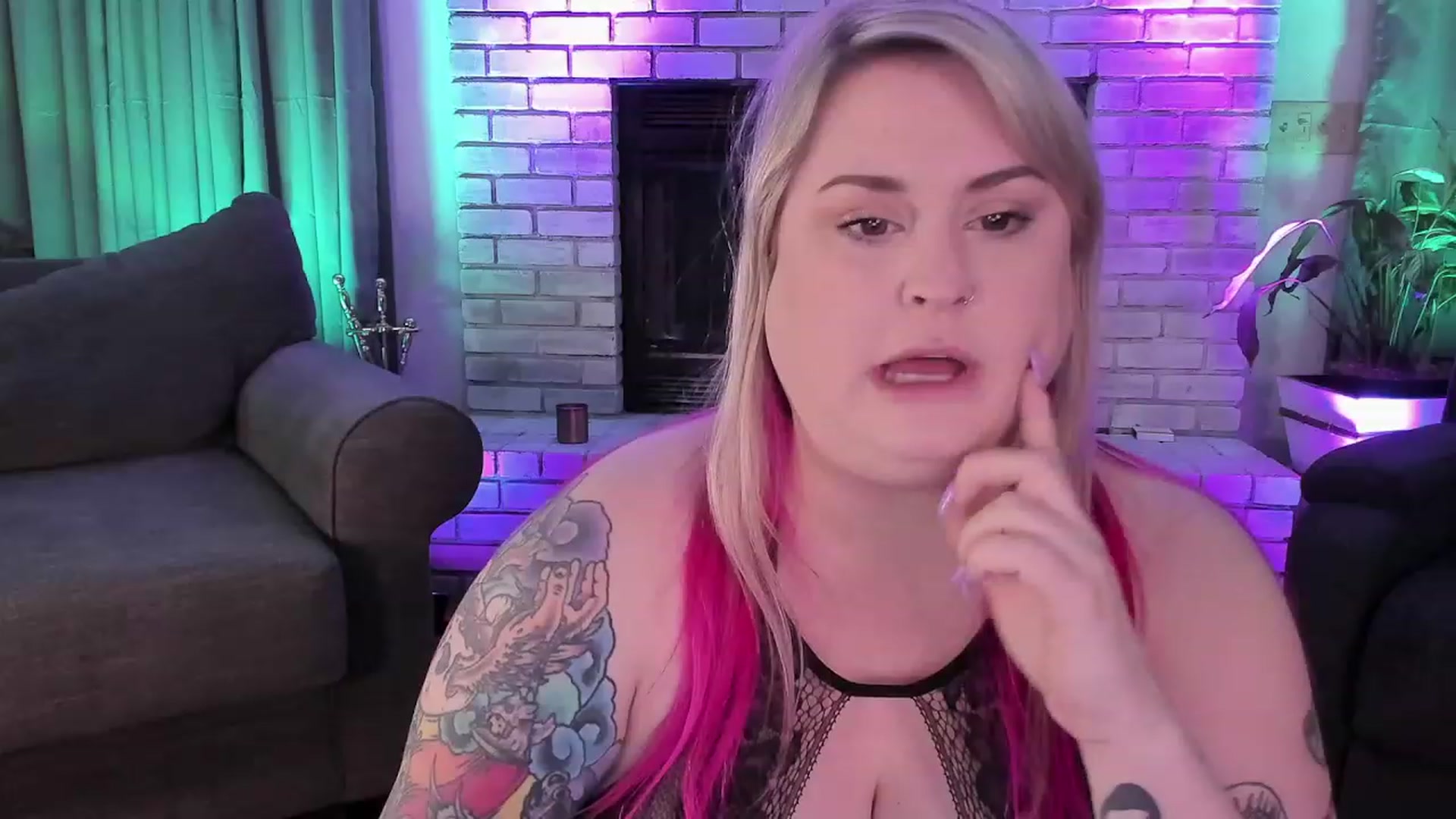 Gallery image thumbnail from mari_jae's myfreecams stream on, 07/25/2023, 08:04 image 6 of 20