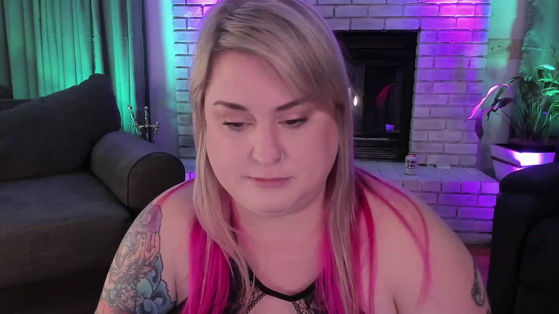 Gallery image thumbnail from mari_jae's myfreecams stream on, 07/25/2023, 08:04 image 4 of 20