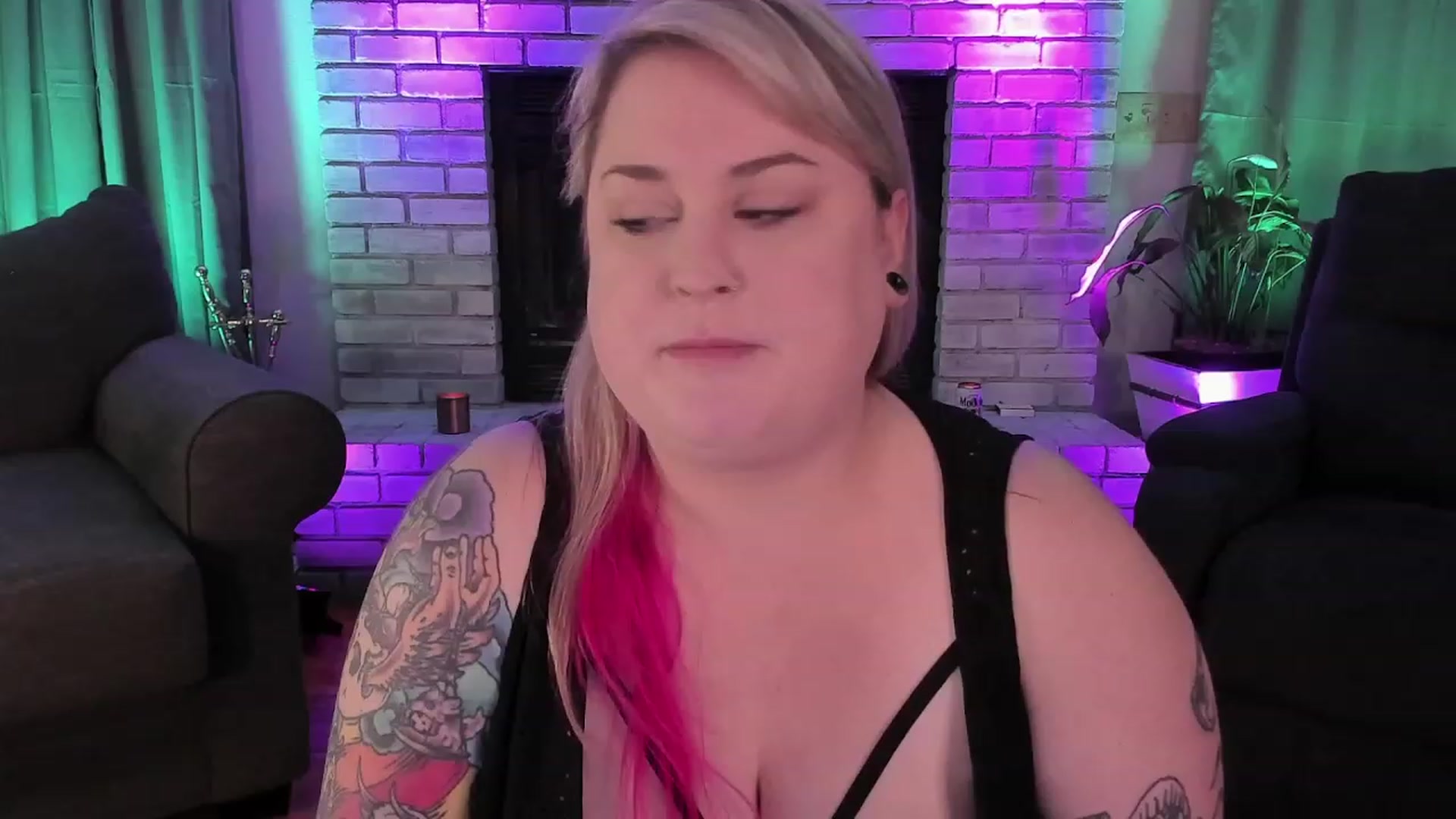 Gallery image thumbnail from mari_jae's myfreecams stream on, 07/26/2023, 07:41 image 12 of 20