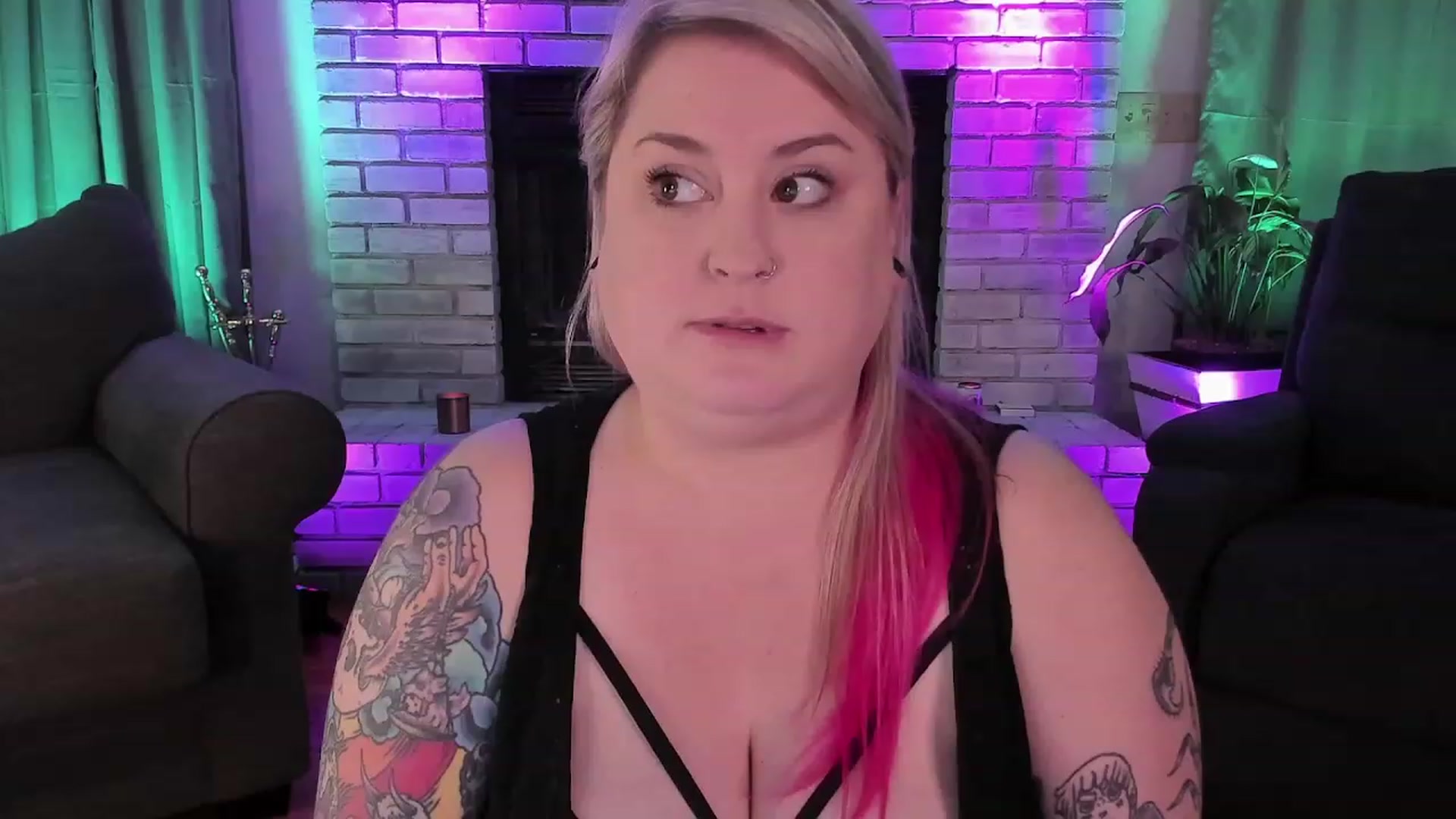 Gallery image thumbnail from mari_jae's myfreecams stream on, 07/26/2023, 07:41 image 6 of 20