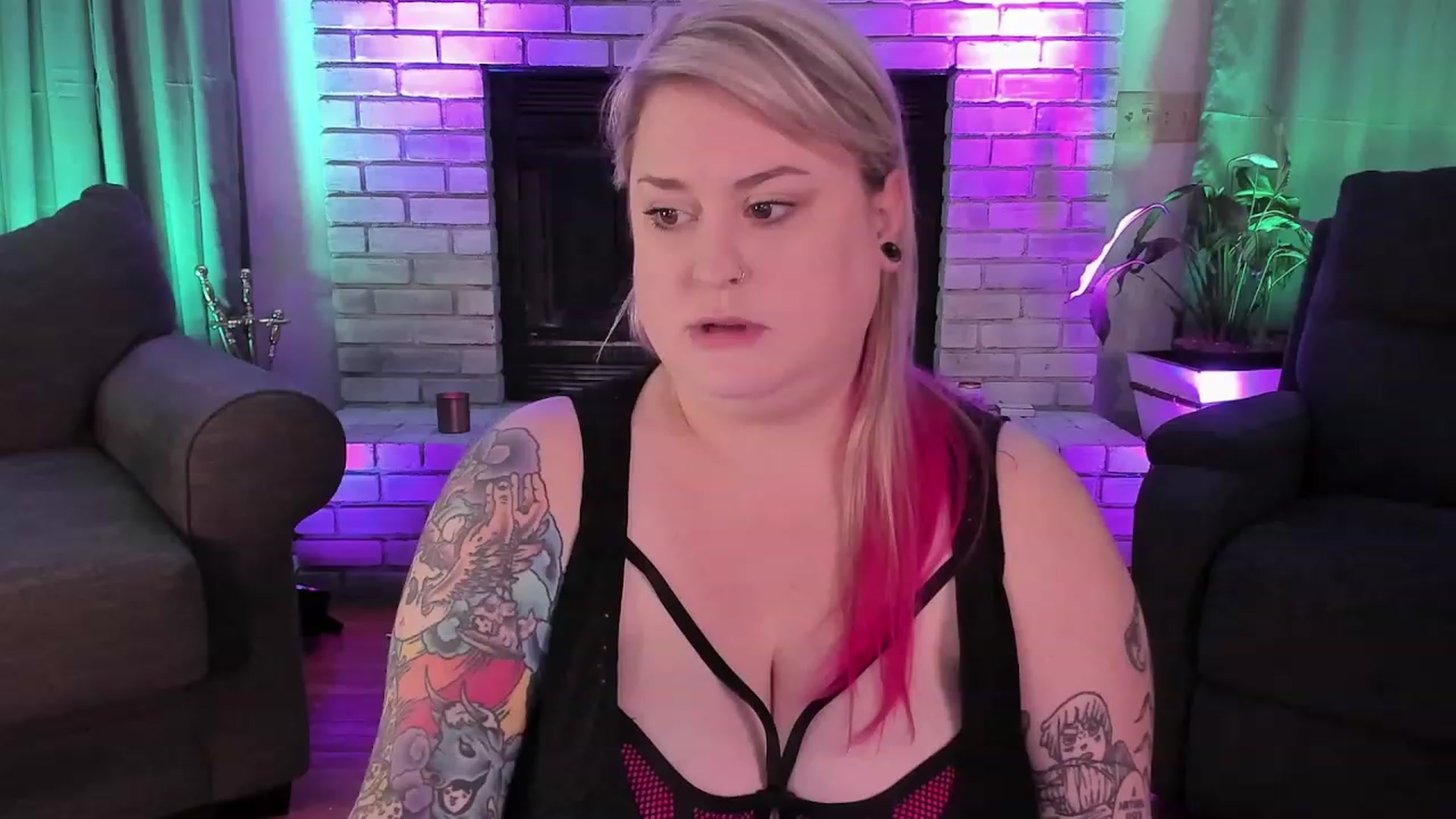Gallery image thumbnail from mari_jae's myfreecams stream on, 07/26/2023, 07:41 image 7 of 20