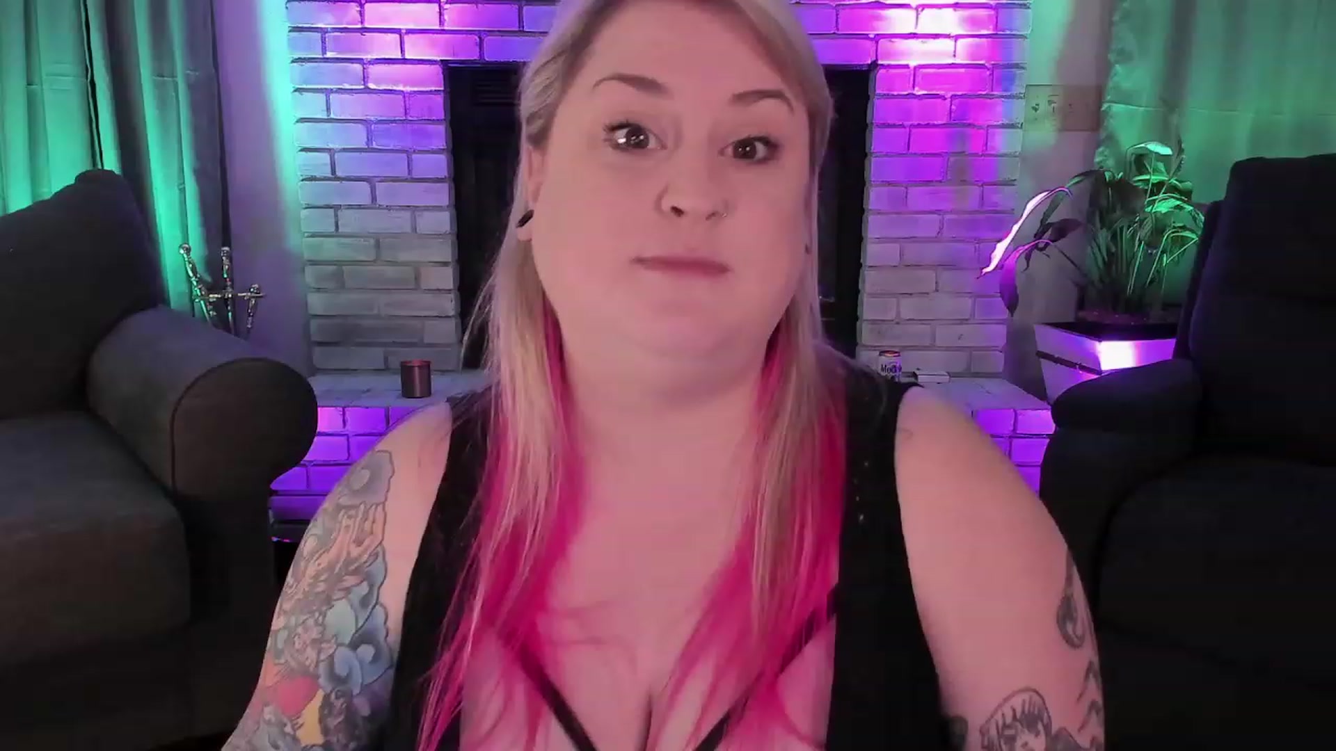 Gallery image thumbnail from mari_jae's myfreecams stream on, 07/26/2023, 07:41 image 1 of 20