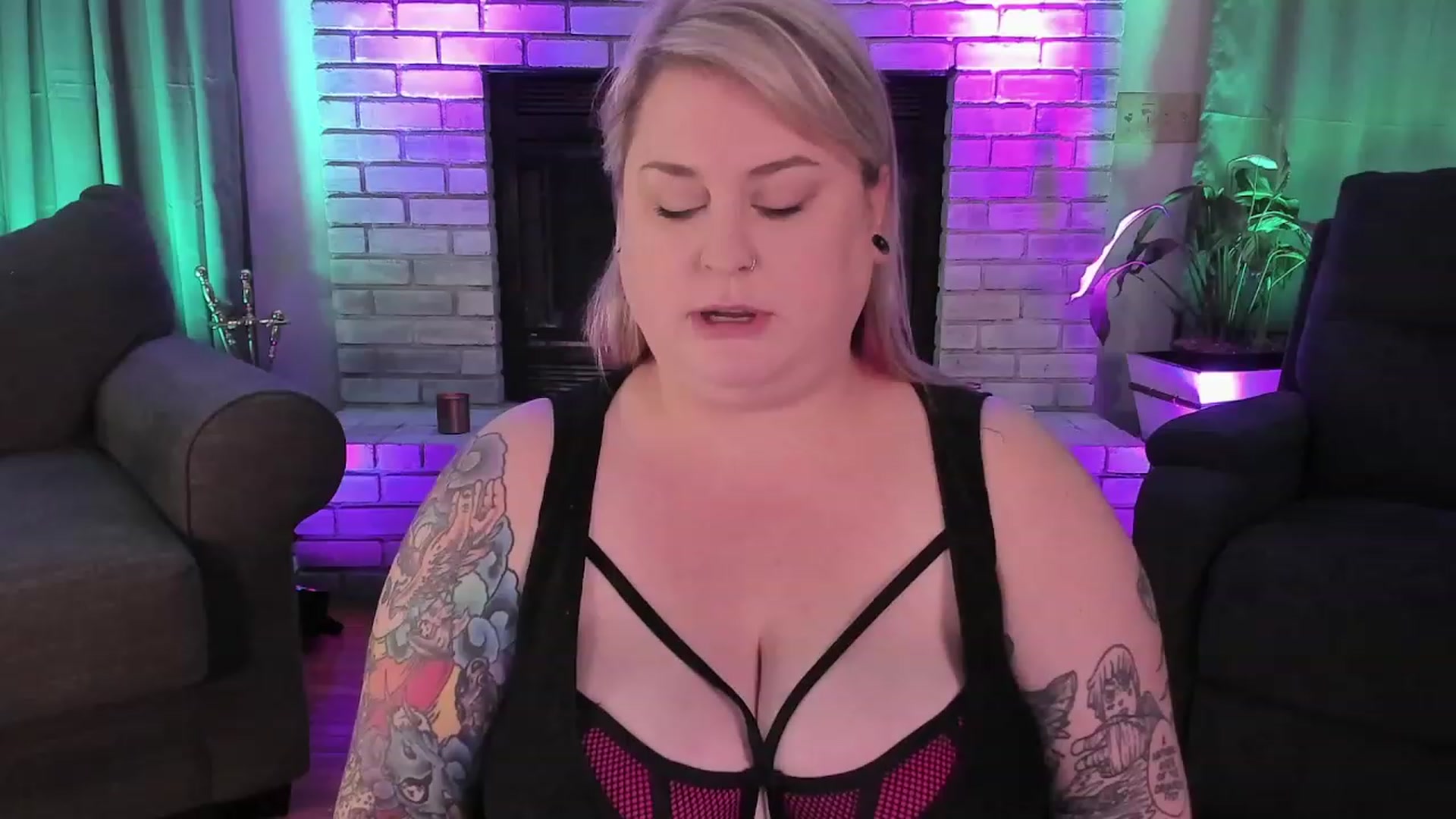 Gallery image thumbnail from mari_jae's myfreecams stream on, 07/26/2023, 07:41 image 11 of 20