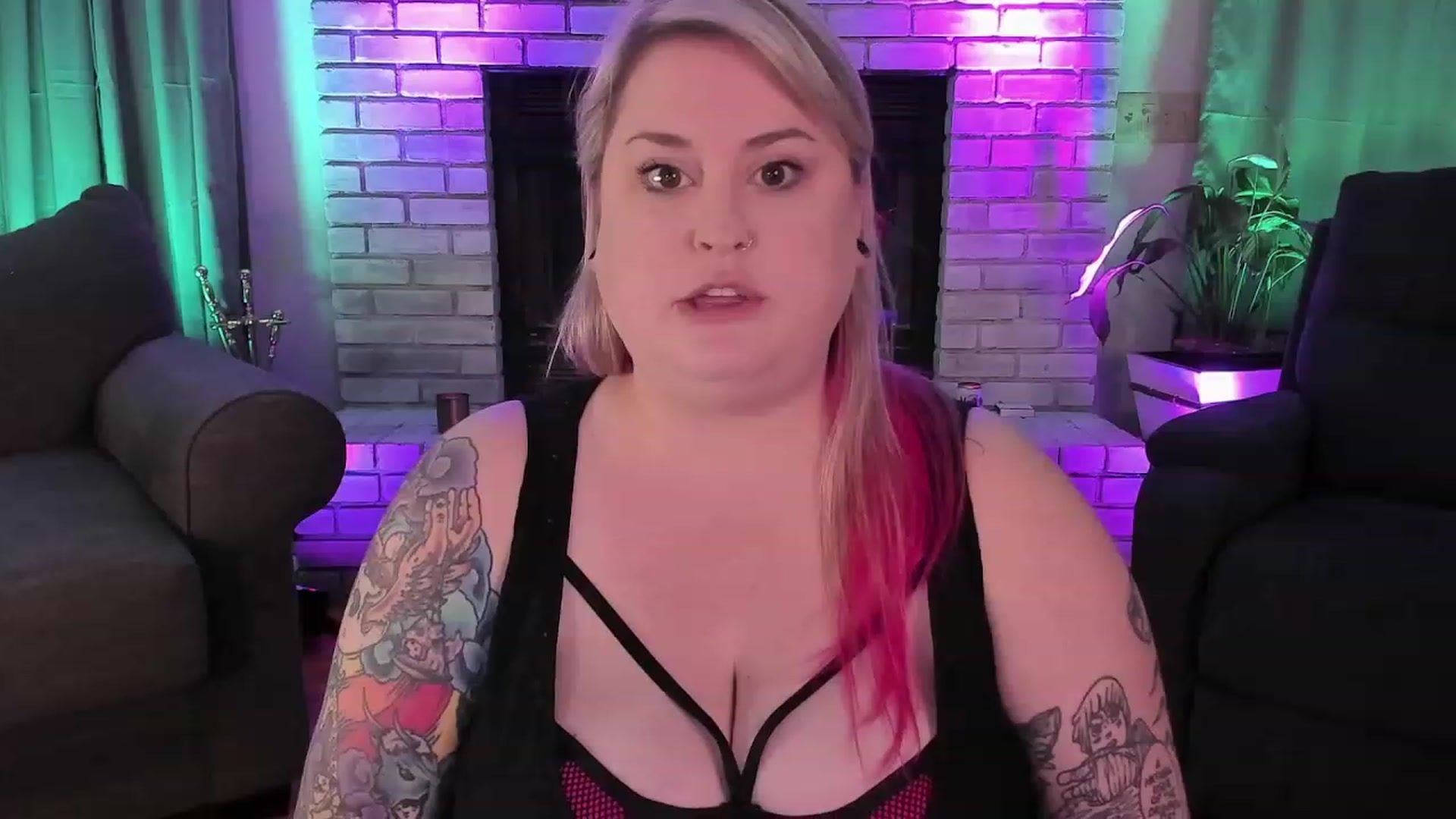 Gallery image thumbnail from mari_jae's myfreecams stream on, 07/26/2023, 07:41 image 9 of 20