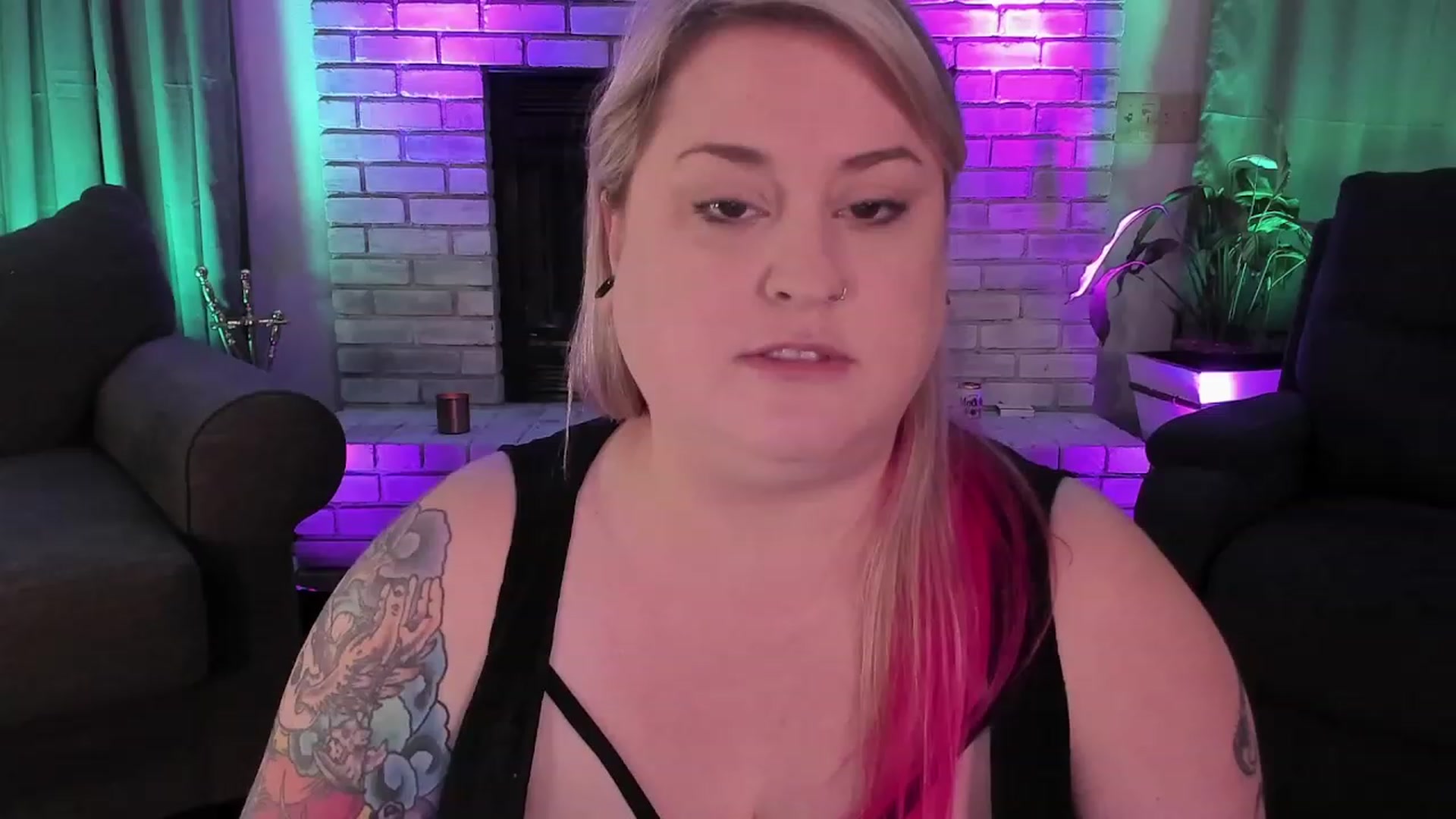 Gallery image thumbnail from mari_jae's myfreecams stream on, 07/26/2023, 07:41 image 8 of 20