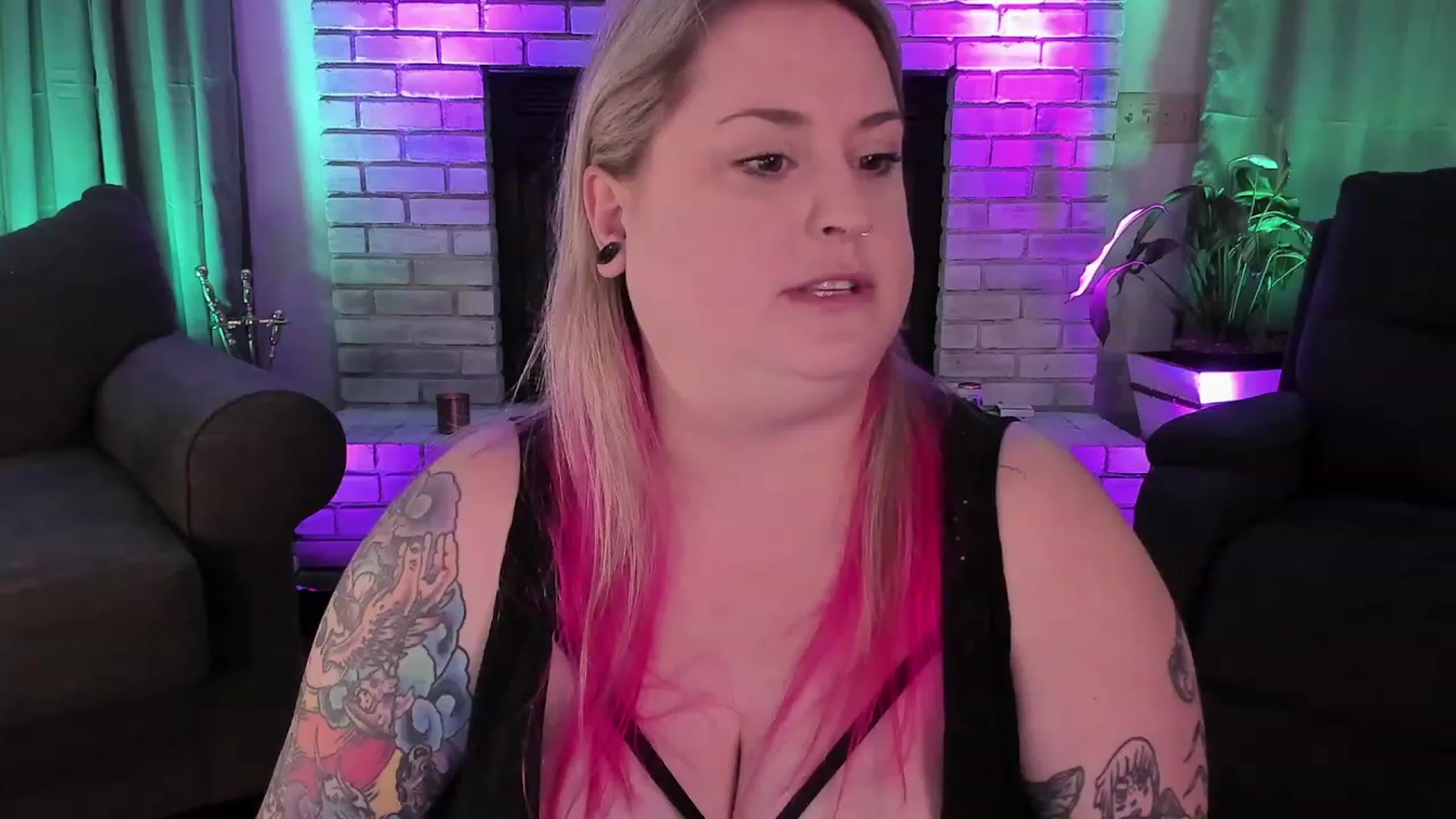 Gallery image thumbnail from mari_jae's myfreecams stream on, 07/26/2023, 07:41 image 3 of 20