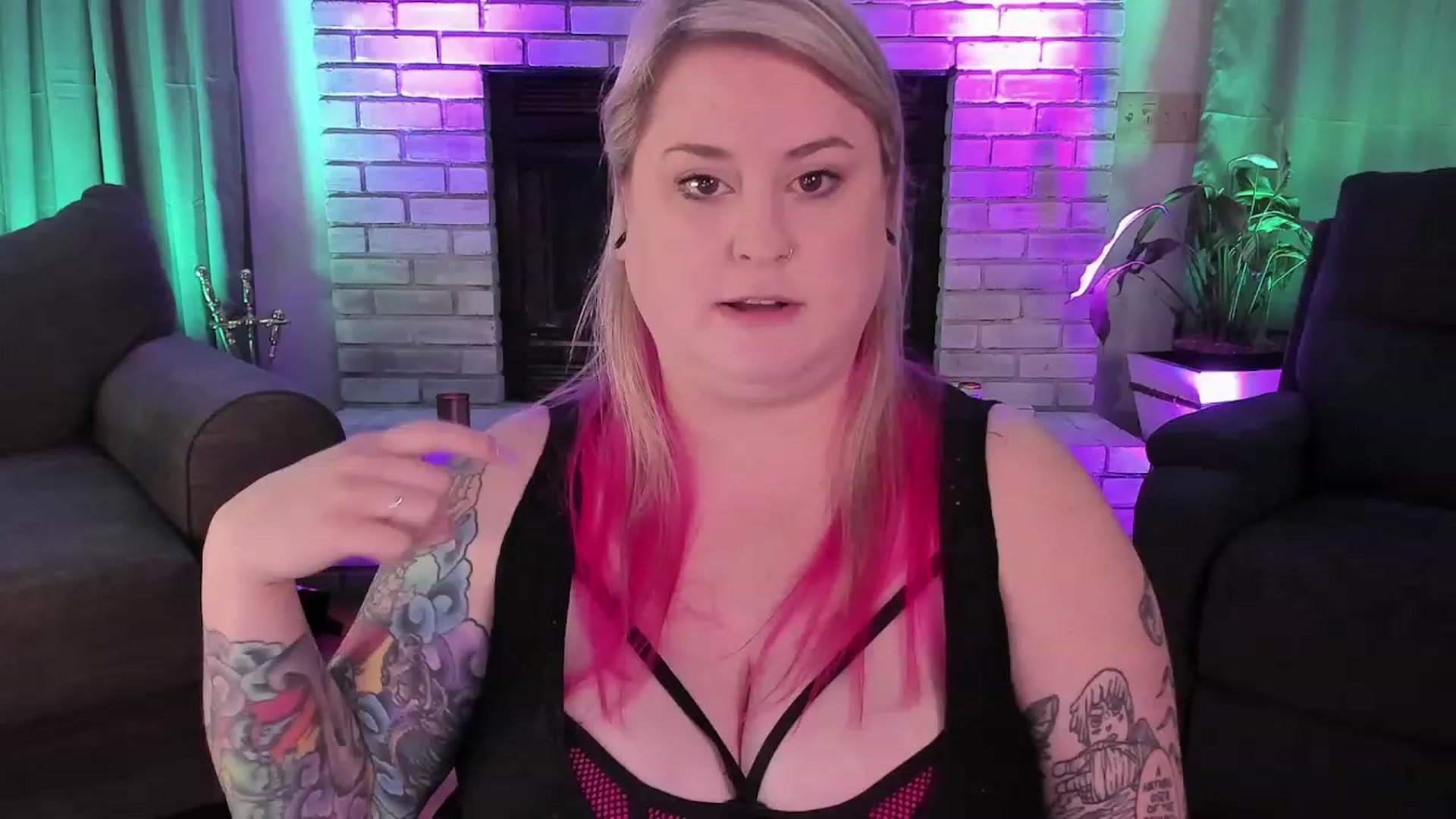 Gallery image thumbnail from mari_jae's myfreecams stream on, 07/26/2023, 07:41 image 4 of 20