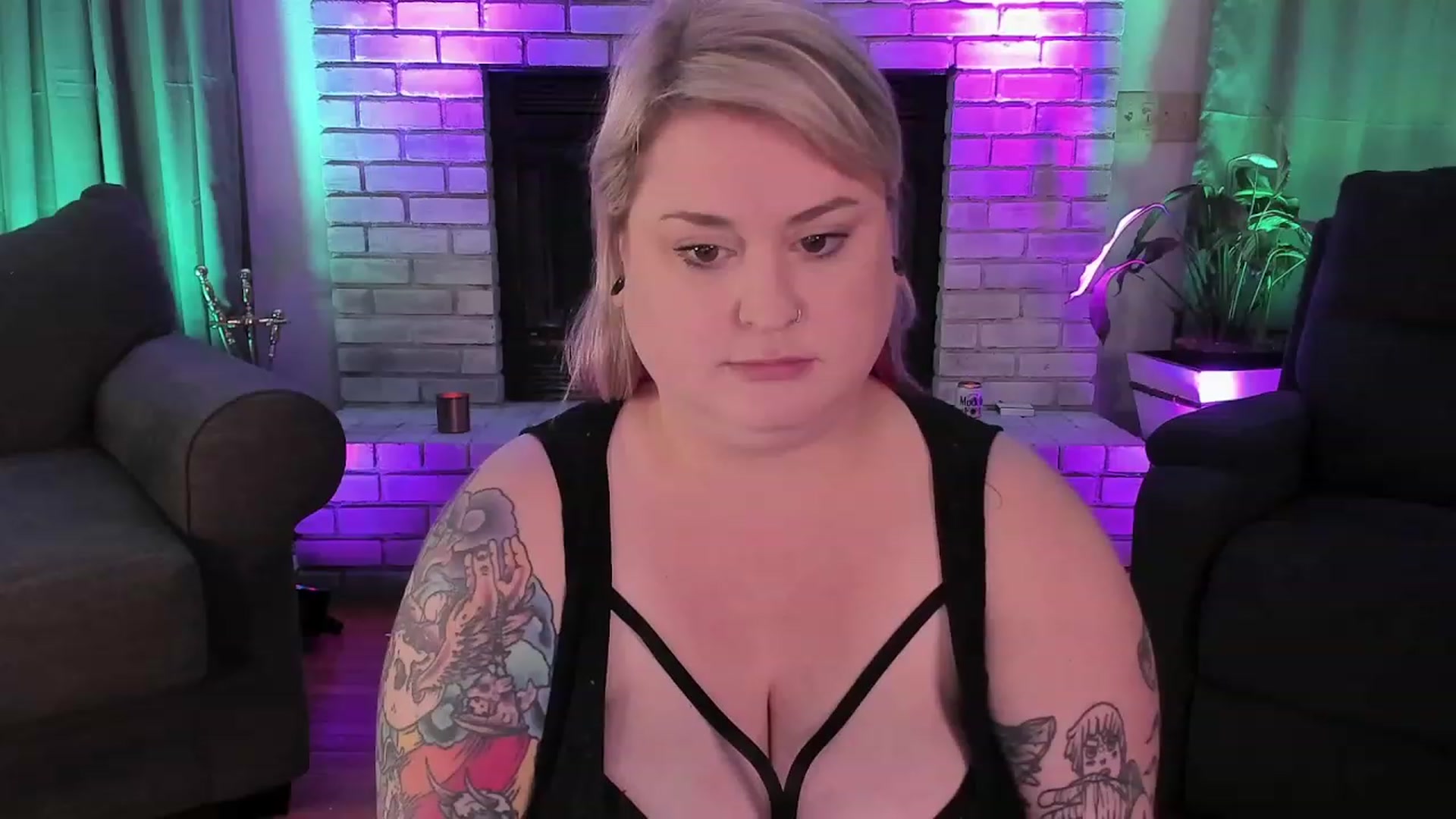 Gallery image thumbnail from mari_jae's myfreecams stream on, 07/26/2023, 07:41 image 10 of 20