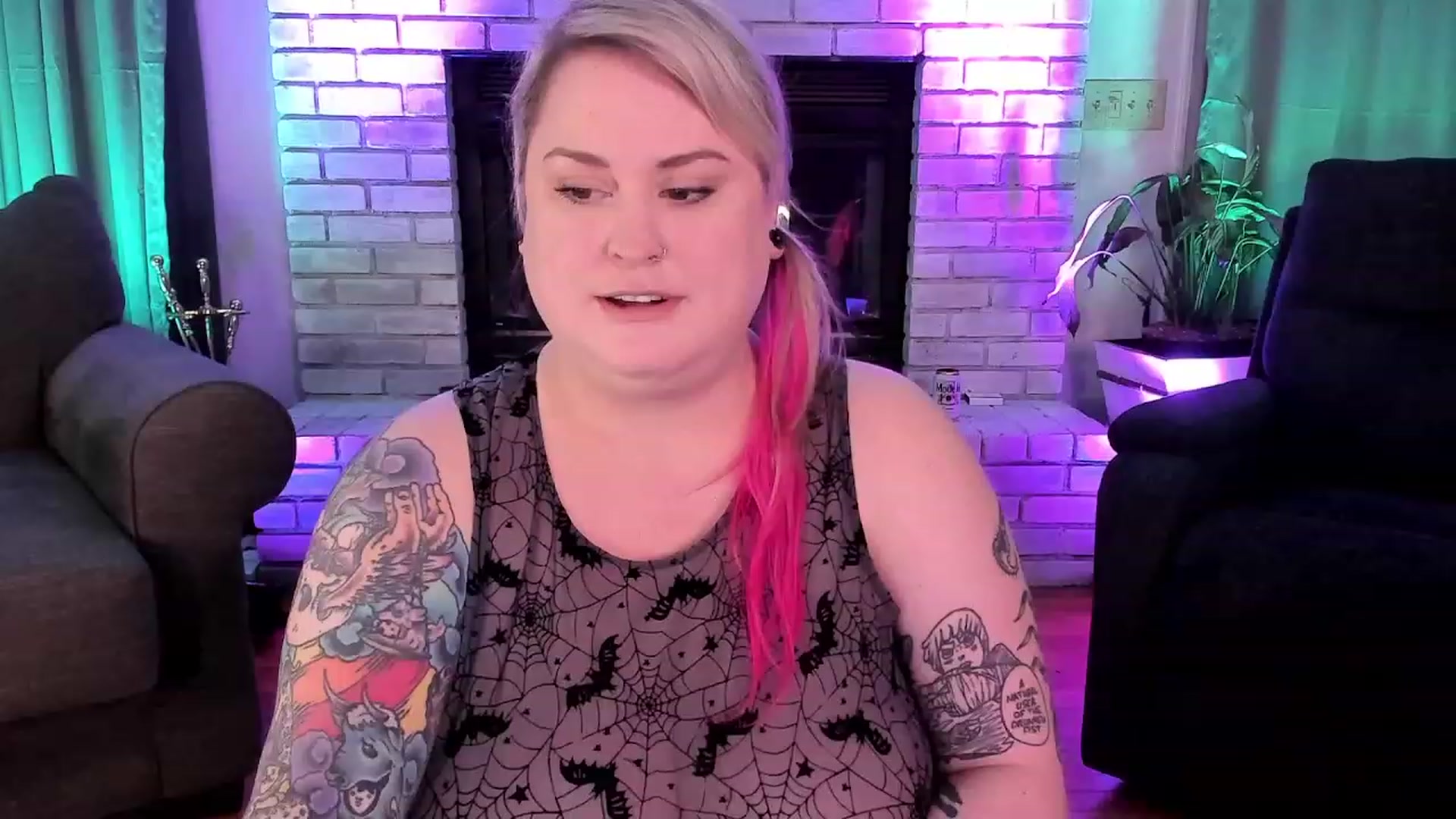 Gallery image thumbnail from mari_jae's myfreecams stream on, 07/28/2023, 07:36 image 6 of 20