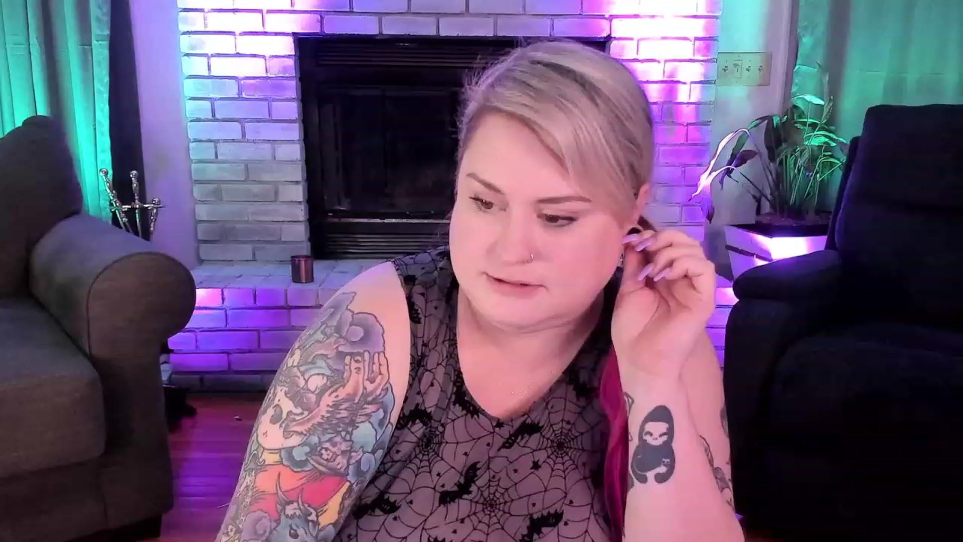 Gallery image thumbnail from mari_jae's myfreecams stream on, 07/28/2023, 07:36 image 15 of 20